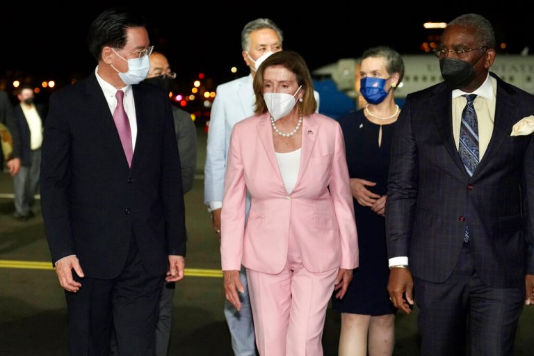 Pelosi met with semiconductor leaders during Taiwan visit to tout chips bill