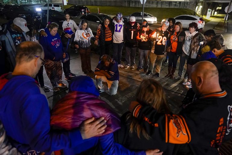 Bills and Bengals fans unite in prayer outside of hospital for Damar Hamlin