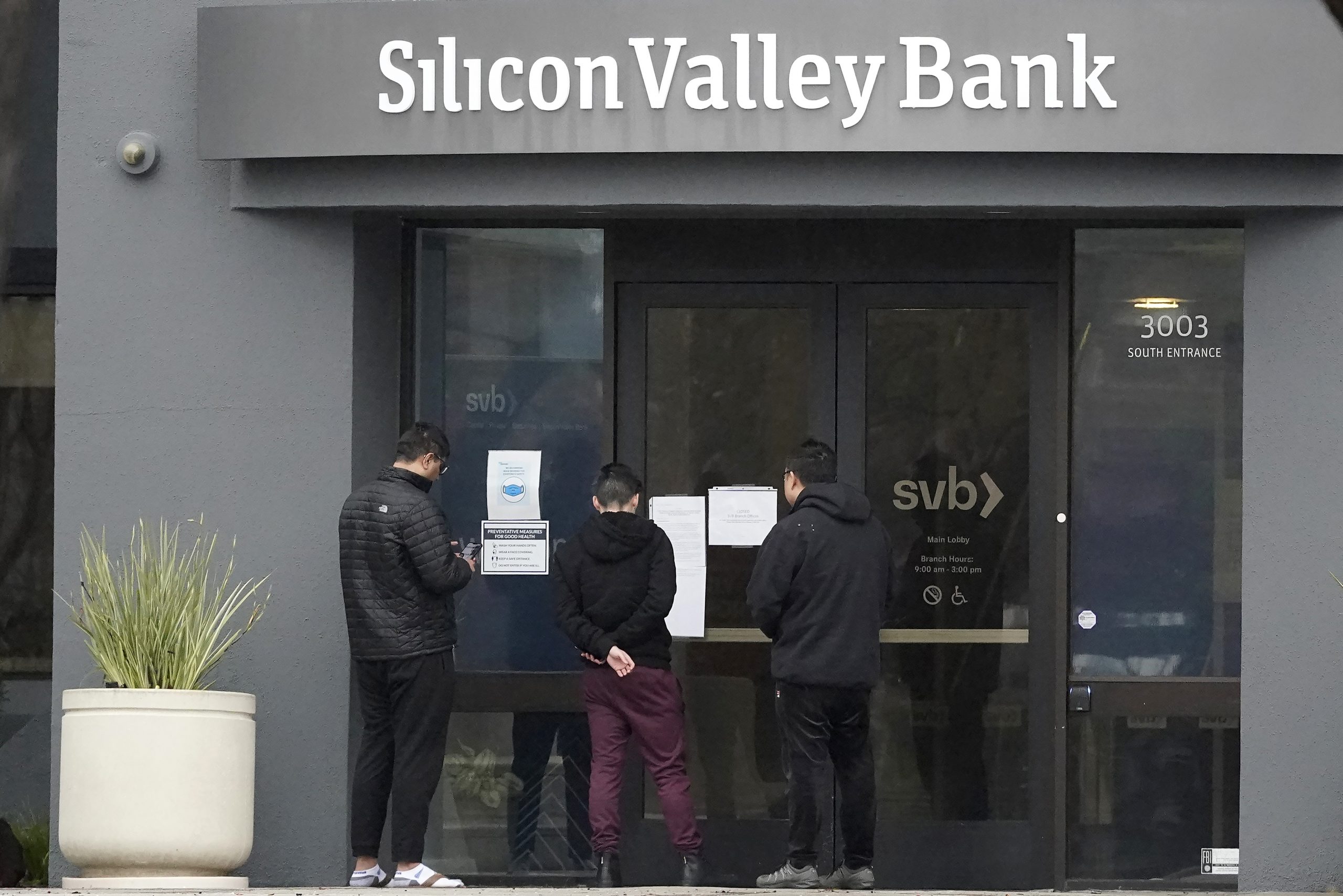 SVB collapse: US regulators announce plan to bail out customers