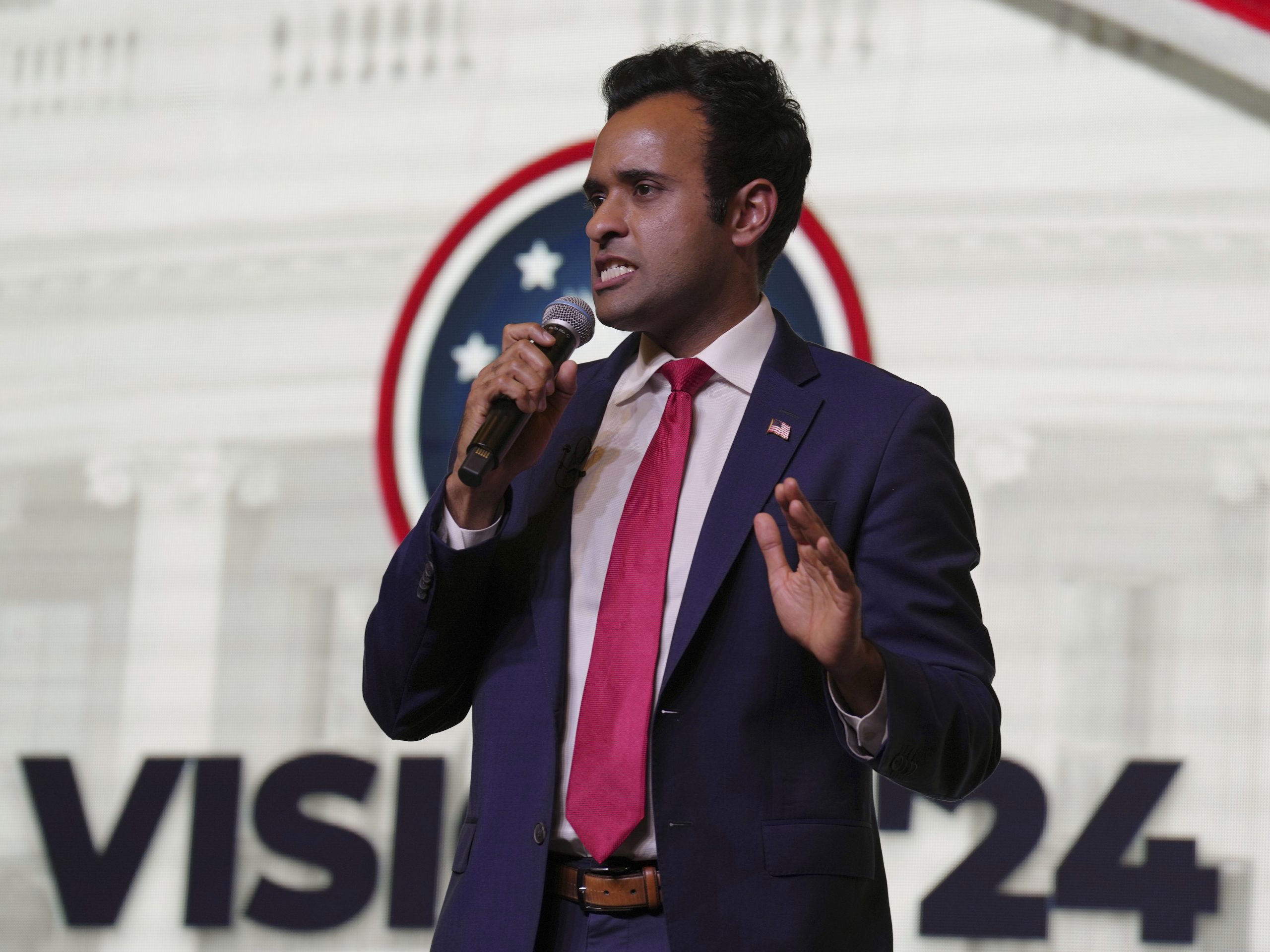 Ramaswamy amasses $9.4 million war chest, buoyed by one big loan