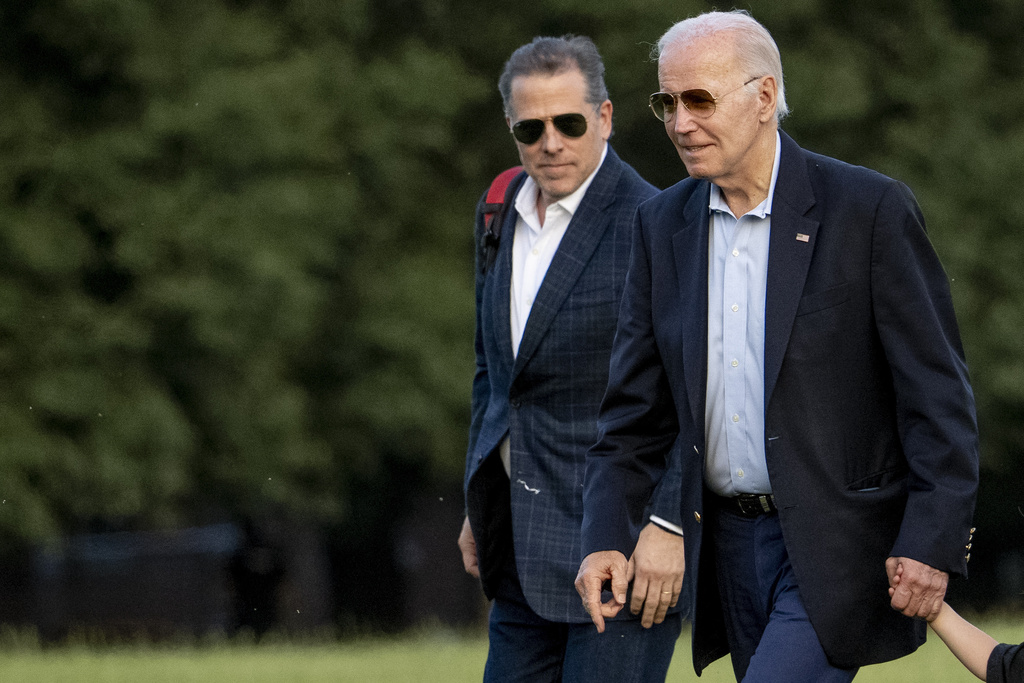 Biden keeps troubled son Hunter close by as troubles mount