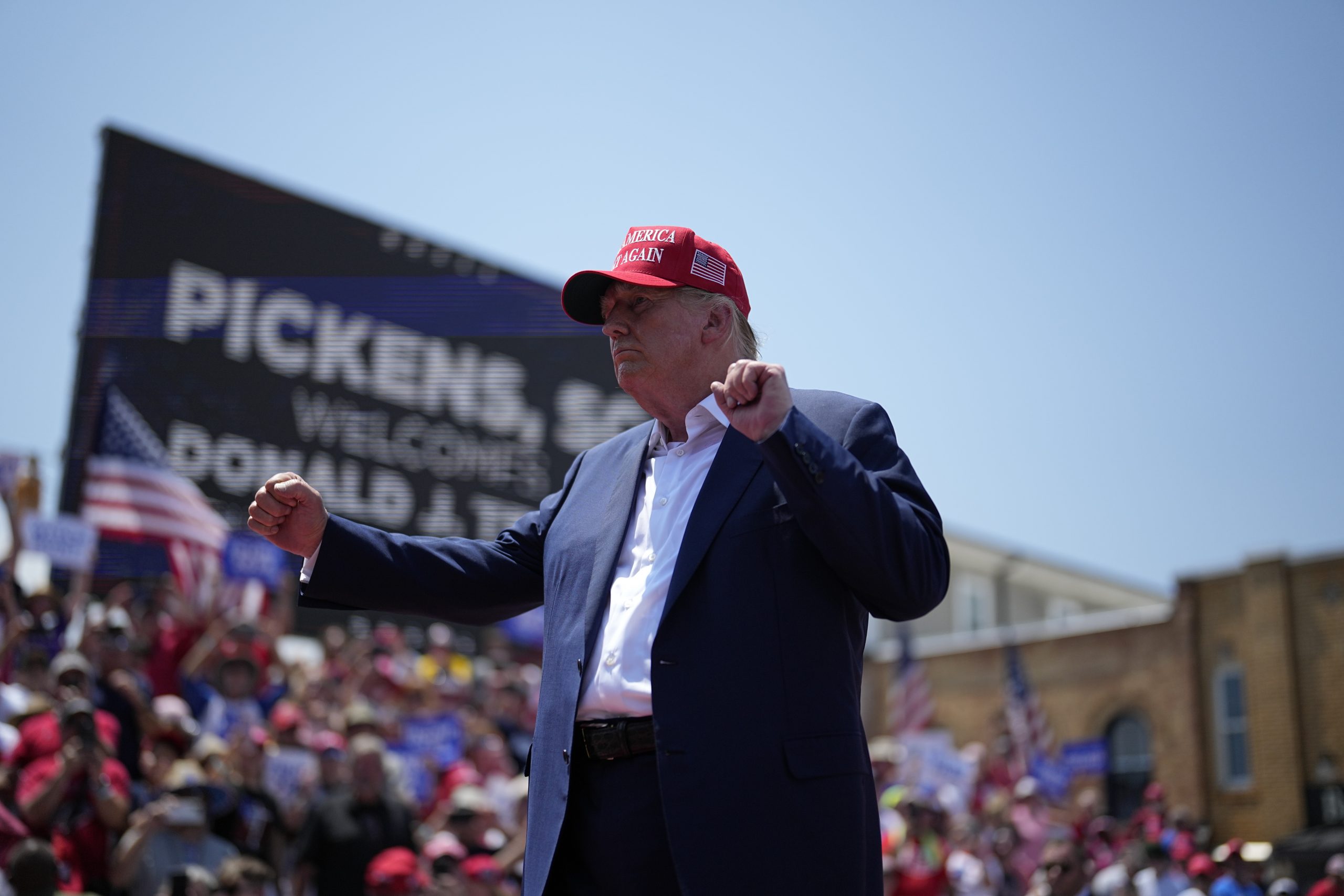Voters ready to give Trump a second chance at draining the swamp