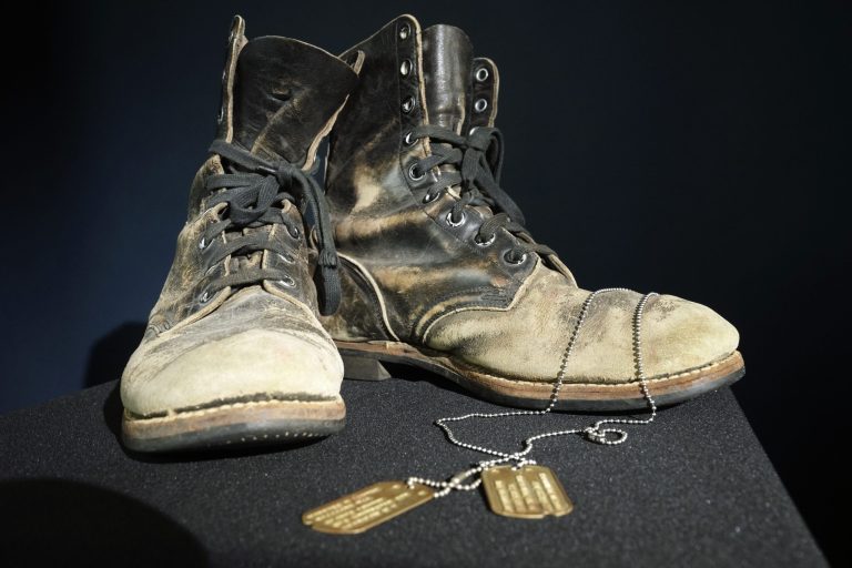 Alan Alda puts M*A*S*H boots and dog tags up for auction