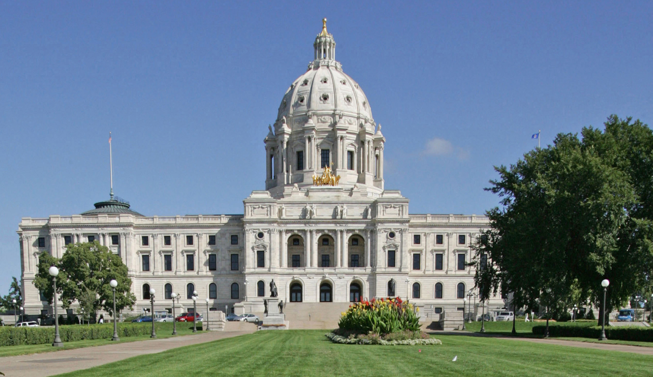 Minnesota lawmakers agree to $17.9B target