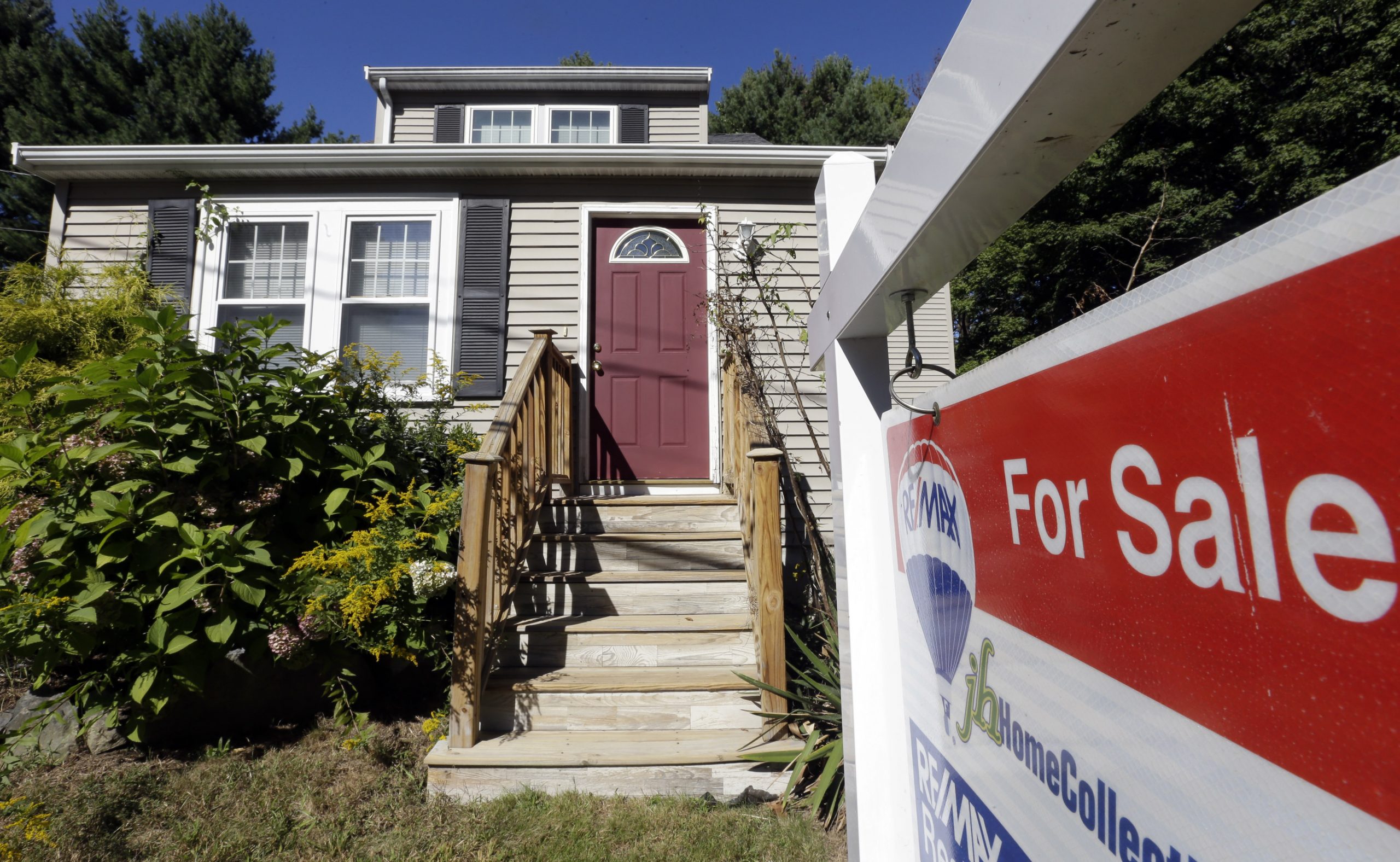 Mortgage rates cross 7% for first time since 2001: Mortgage Bankers Association