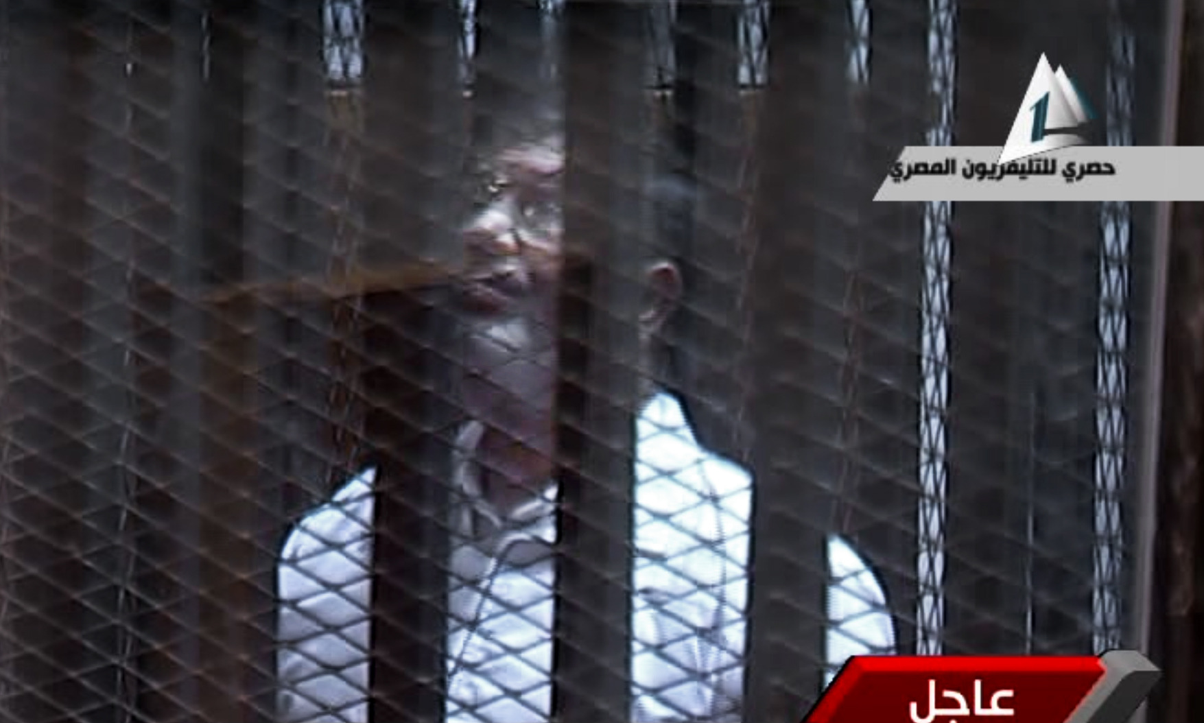 A more-controlled Morsi appears in Egyptian court