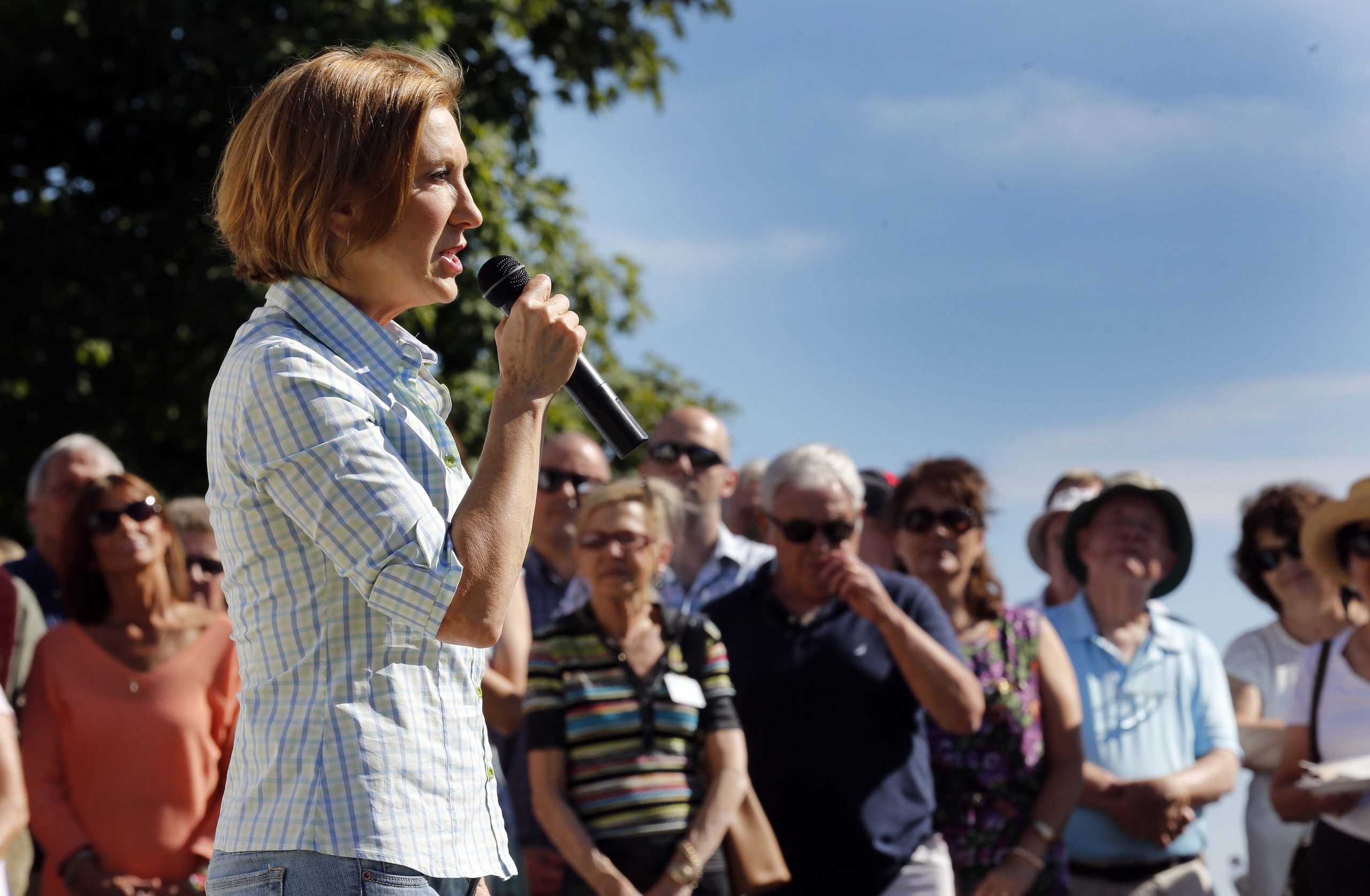 Fiorina brushes off Trump insults: ‘Ladies, look at this face’