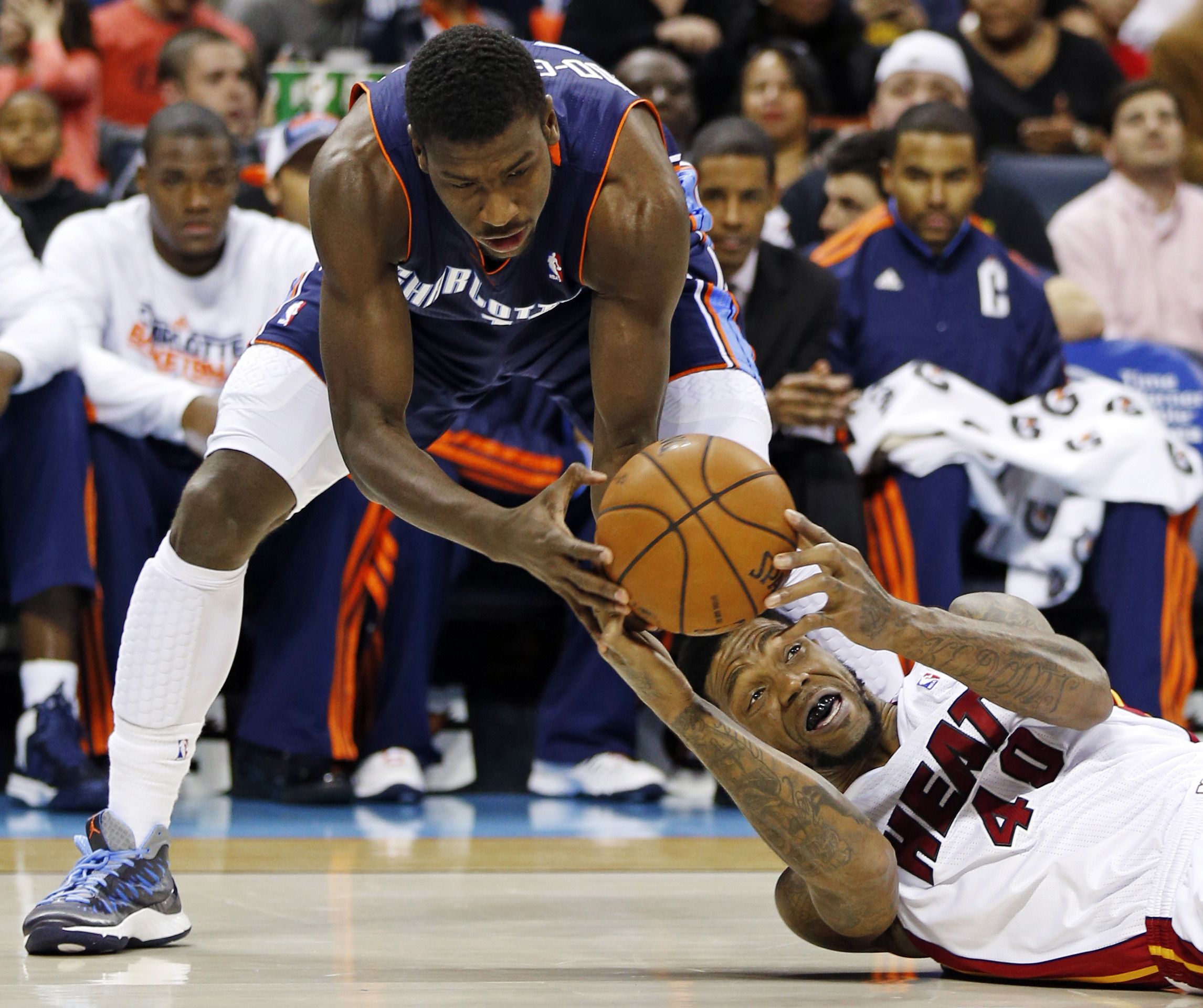 James, Heat hand Bobcats 16th straight loss 105-92