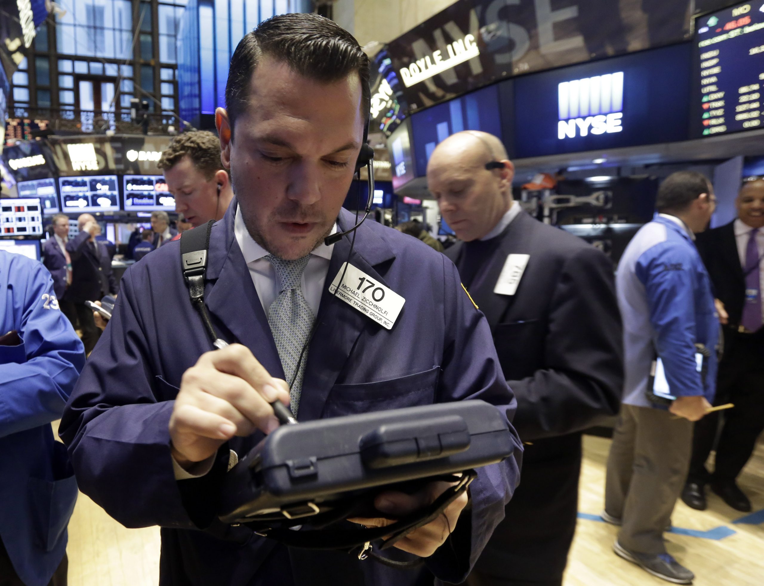 Asia stocks rise as oil slump promises benefits