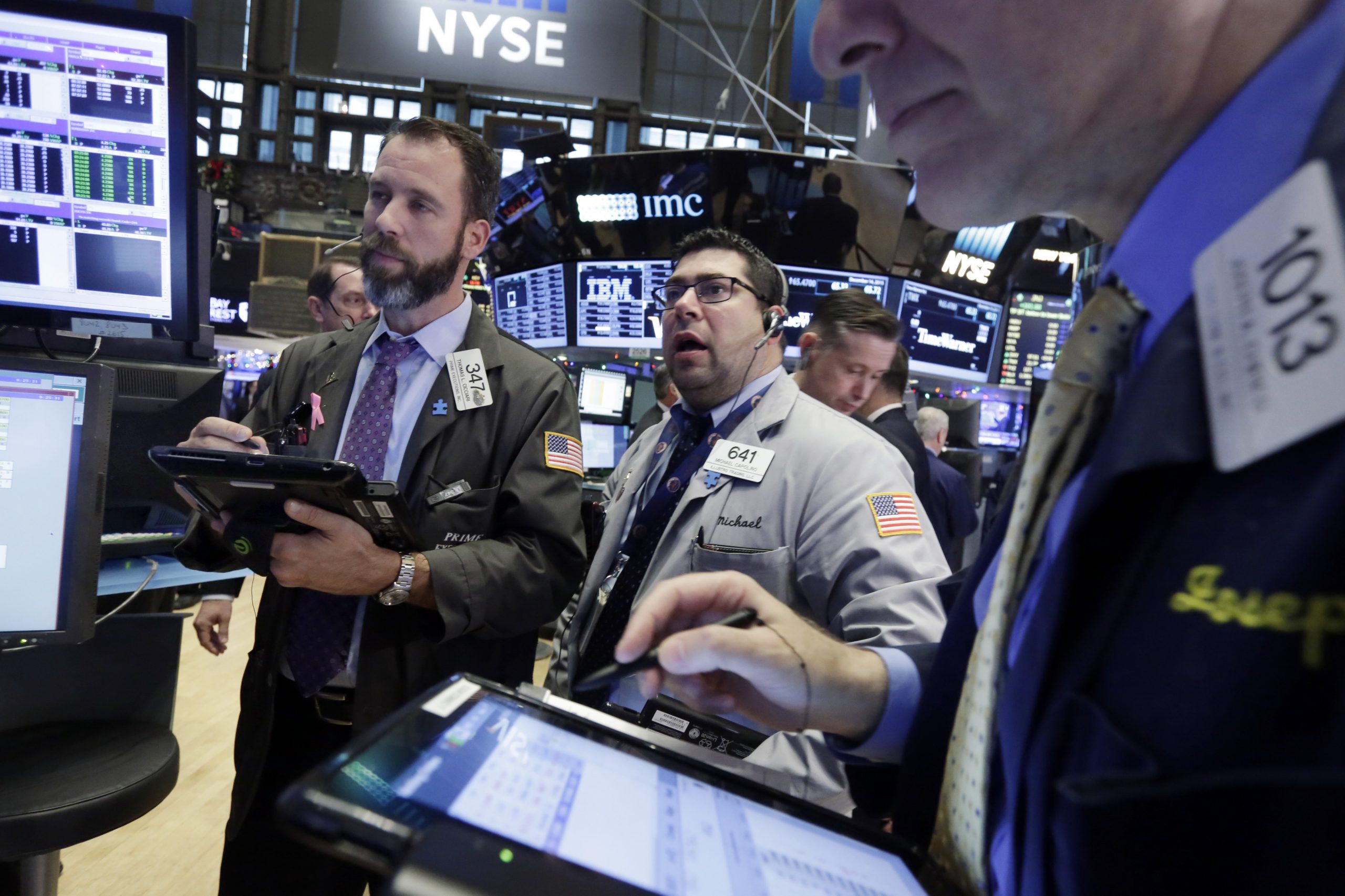 Wall Street risks edging higher, government warns