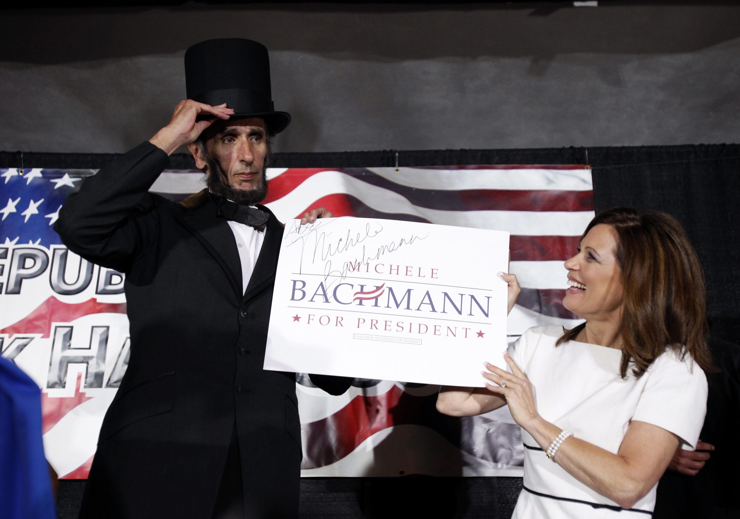 Perry courts Bachmann’s Tea Party voters