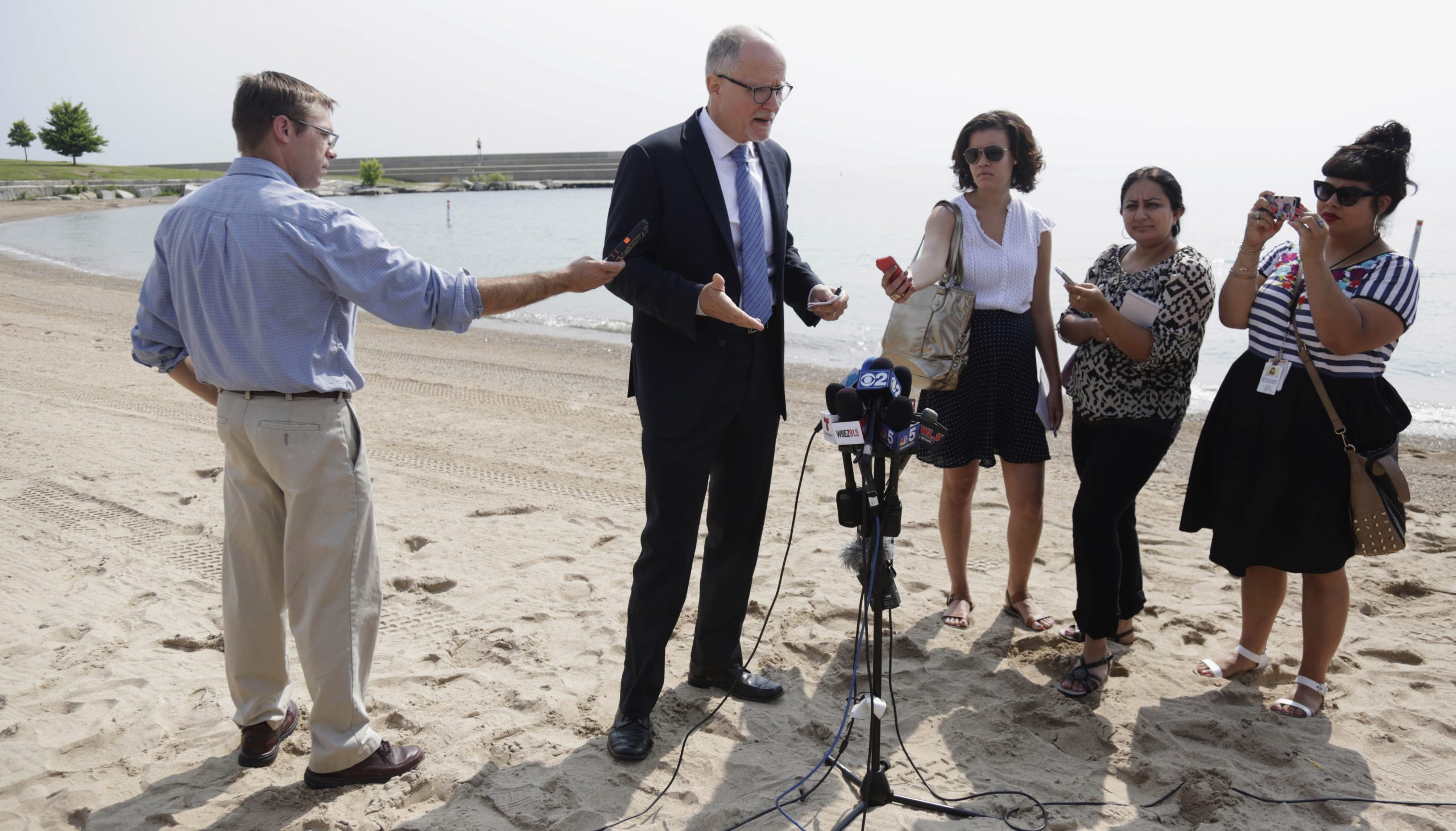 ‘Light’ governor candidates play different roles