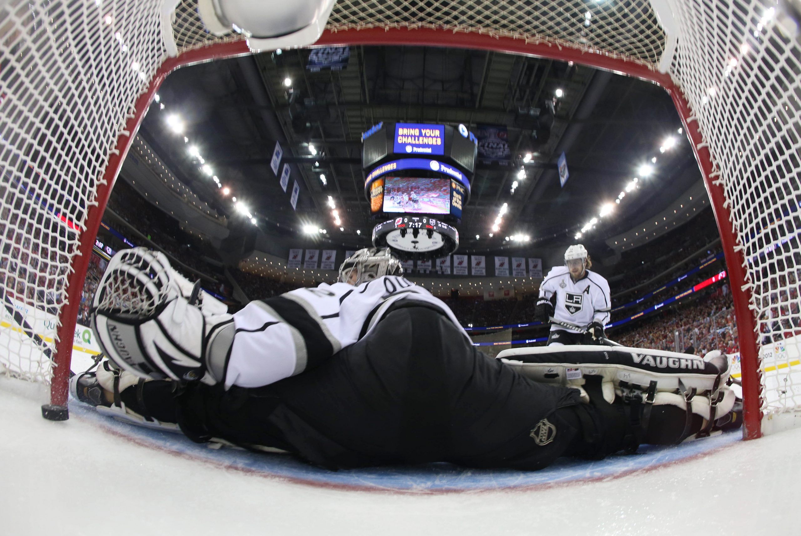 Kings suddenly look beatable as Devils win again