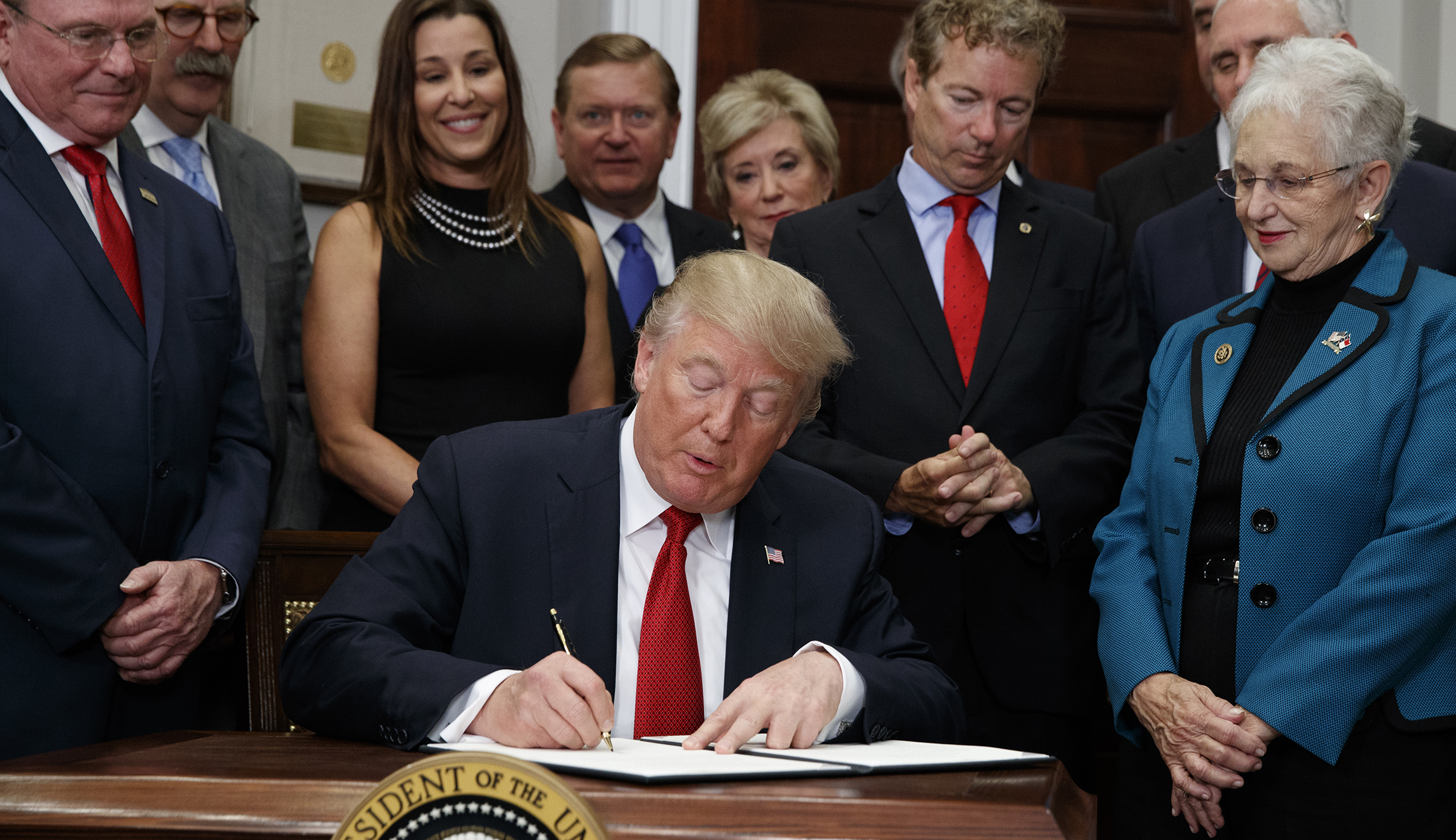 Trump campaign praises executive order on healthcare after ‘tremendous disappointment’ by Congress
