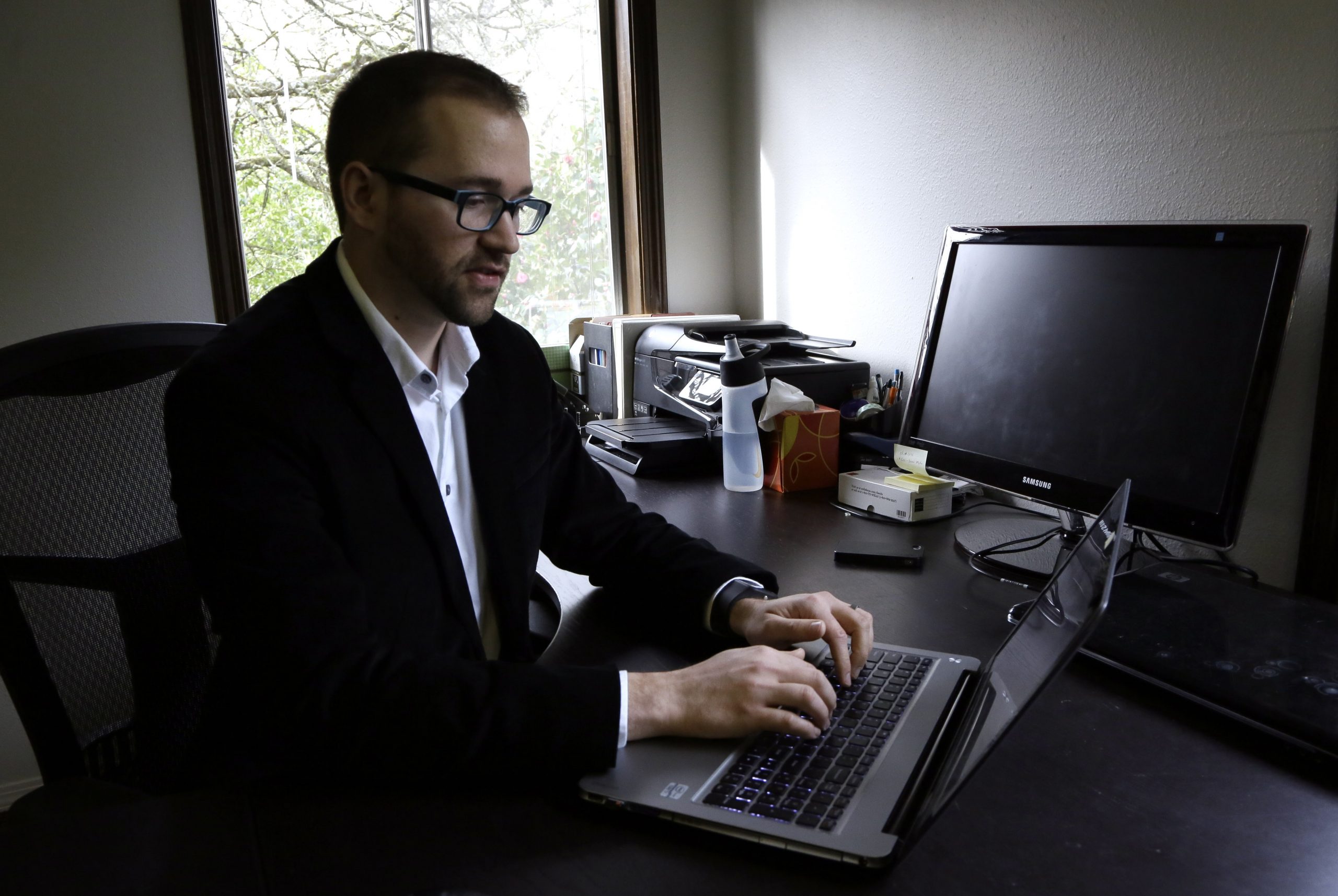 Applicants, bosses both blamed as jobs go unfilled