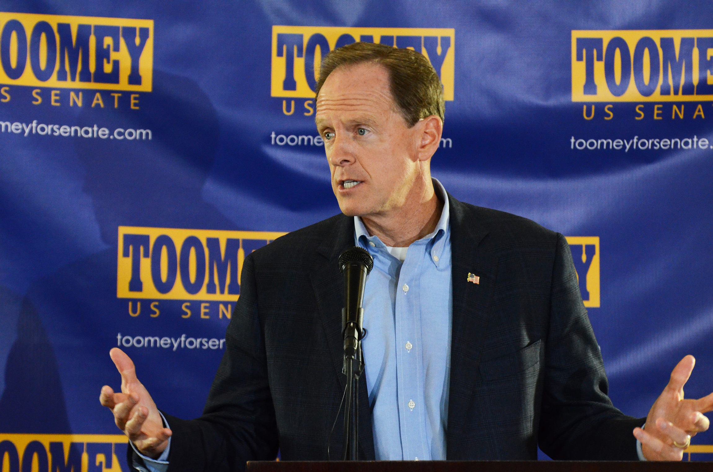 Toomey keeps Trump at arms length