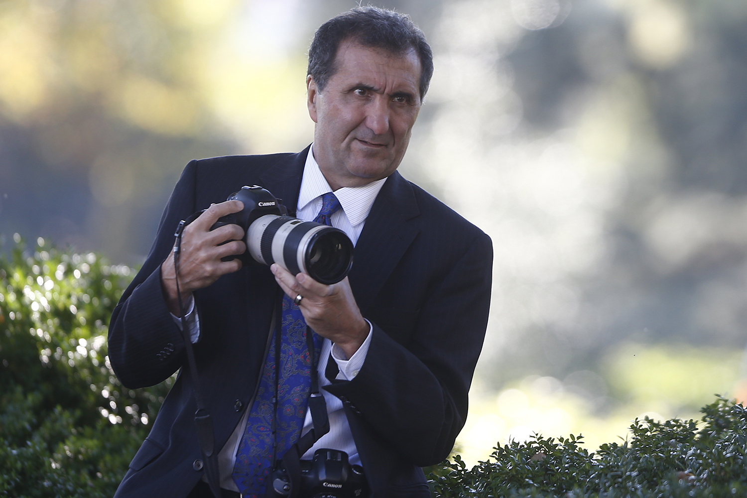 Obama photographer takes cheap shots at Trump