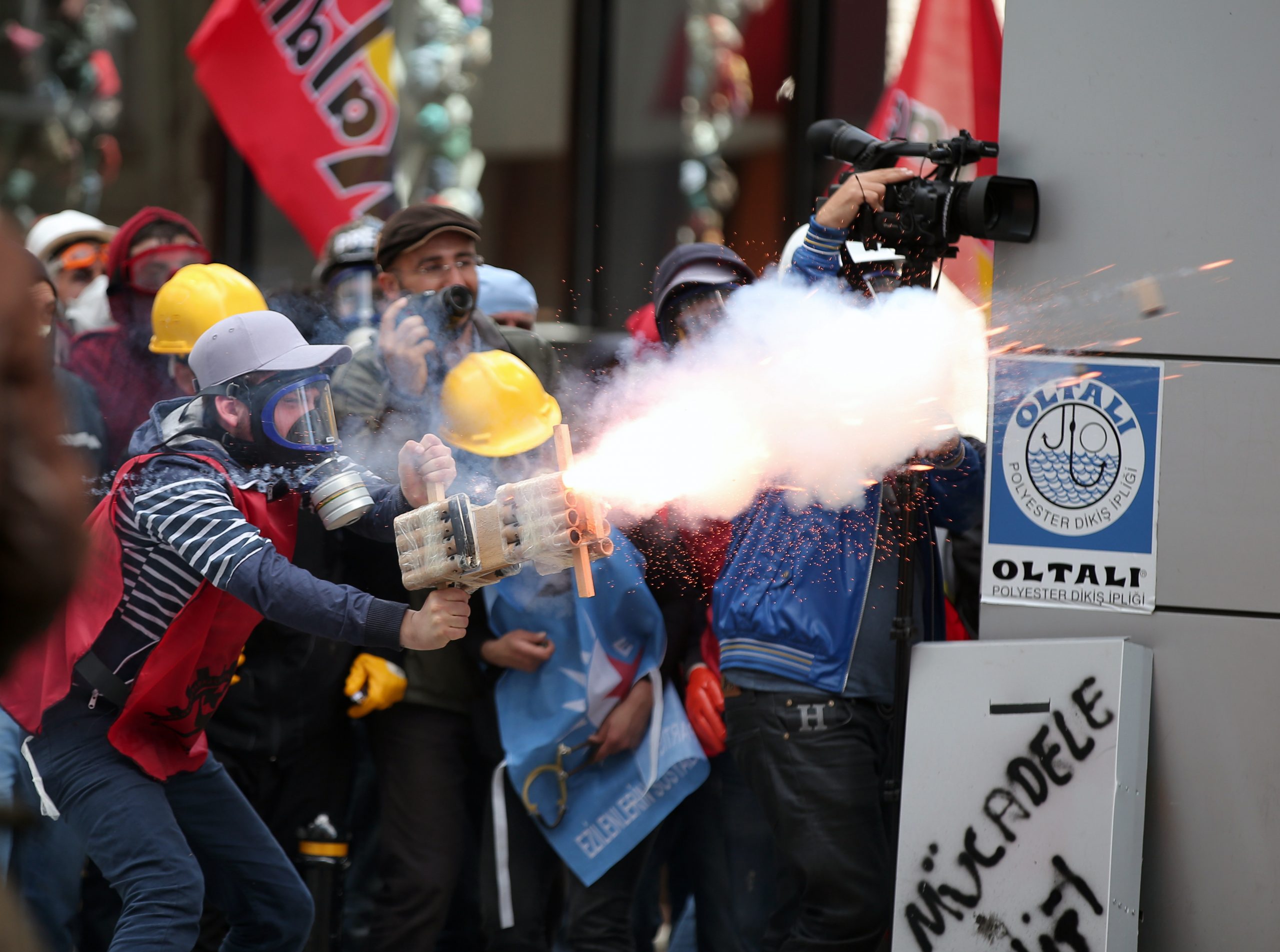 May Day clashes break out in Istanbul