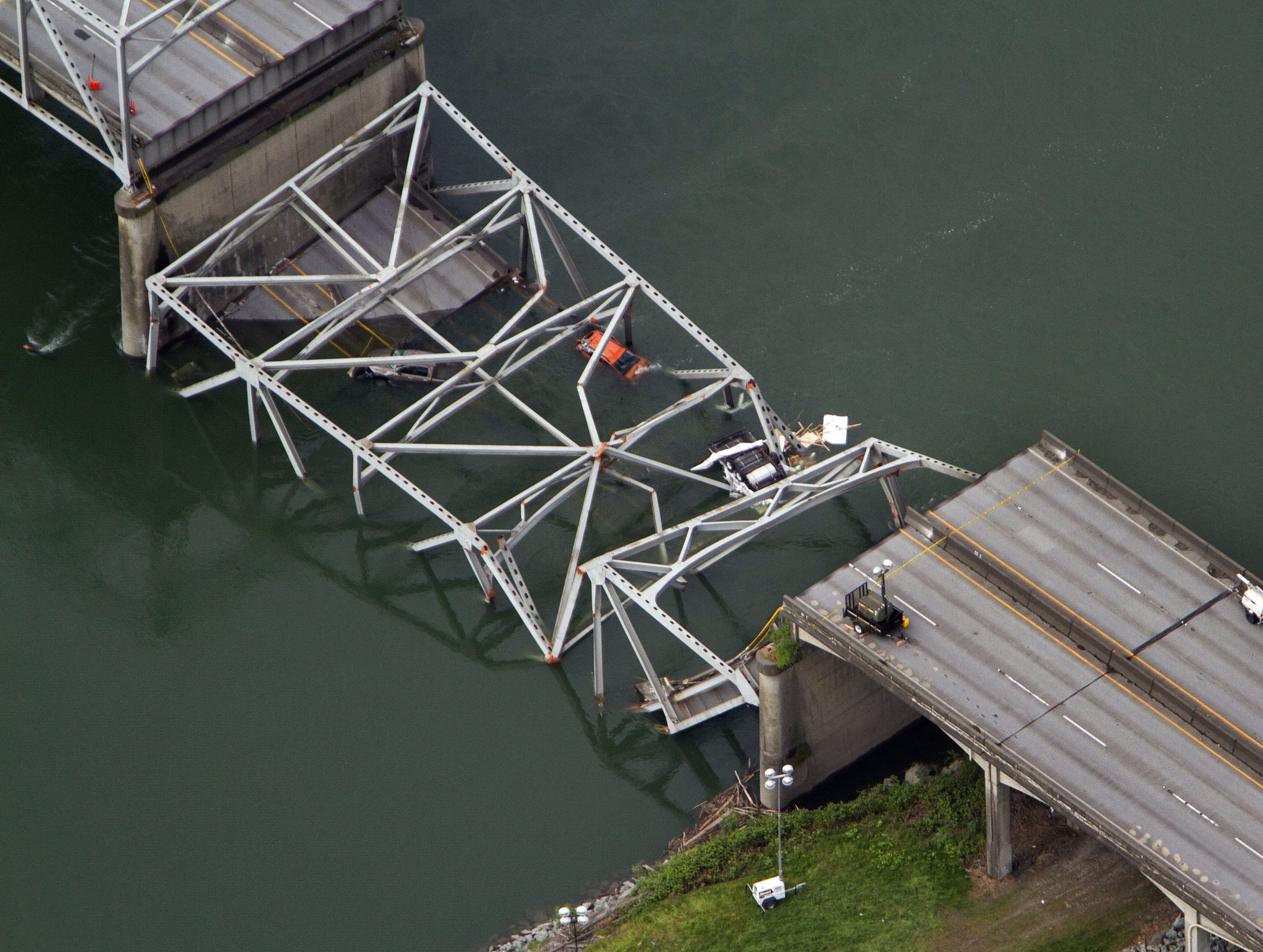 Thousands of bridges at risk of freak collapse