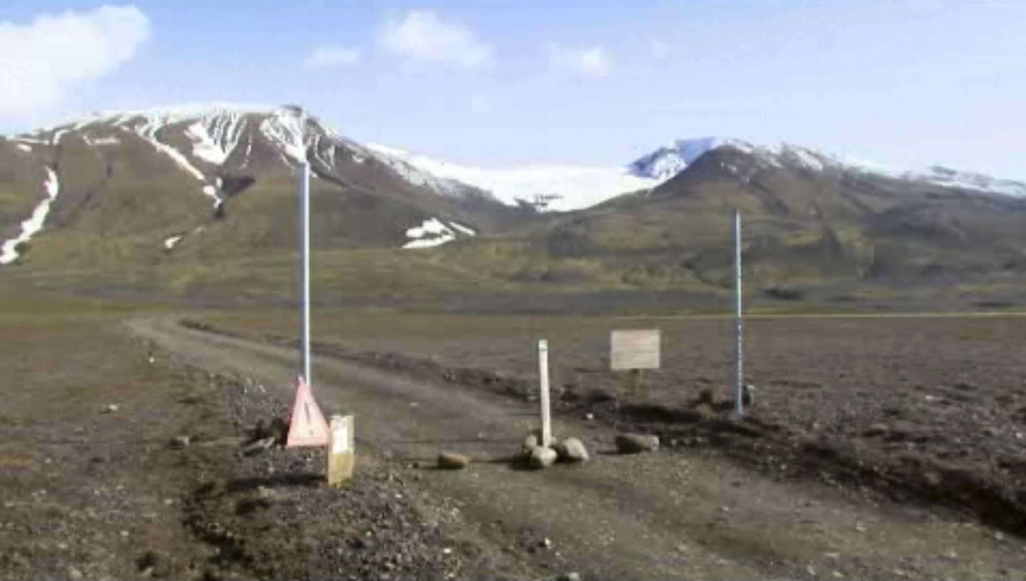 Iceland raises volcano aviation alert briefly
