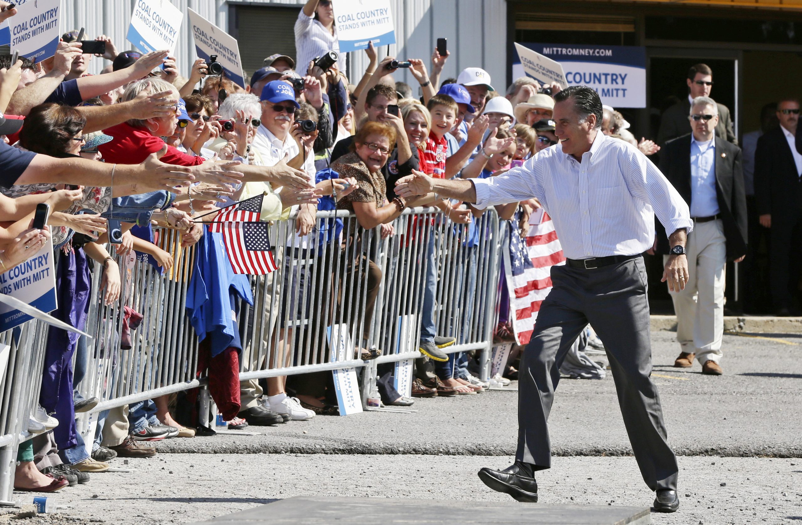 Fear of defense cuts could help Romney in Virginia