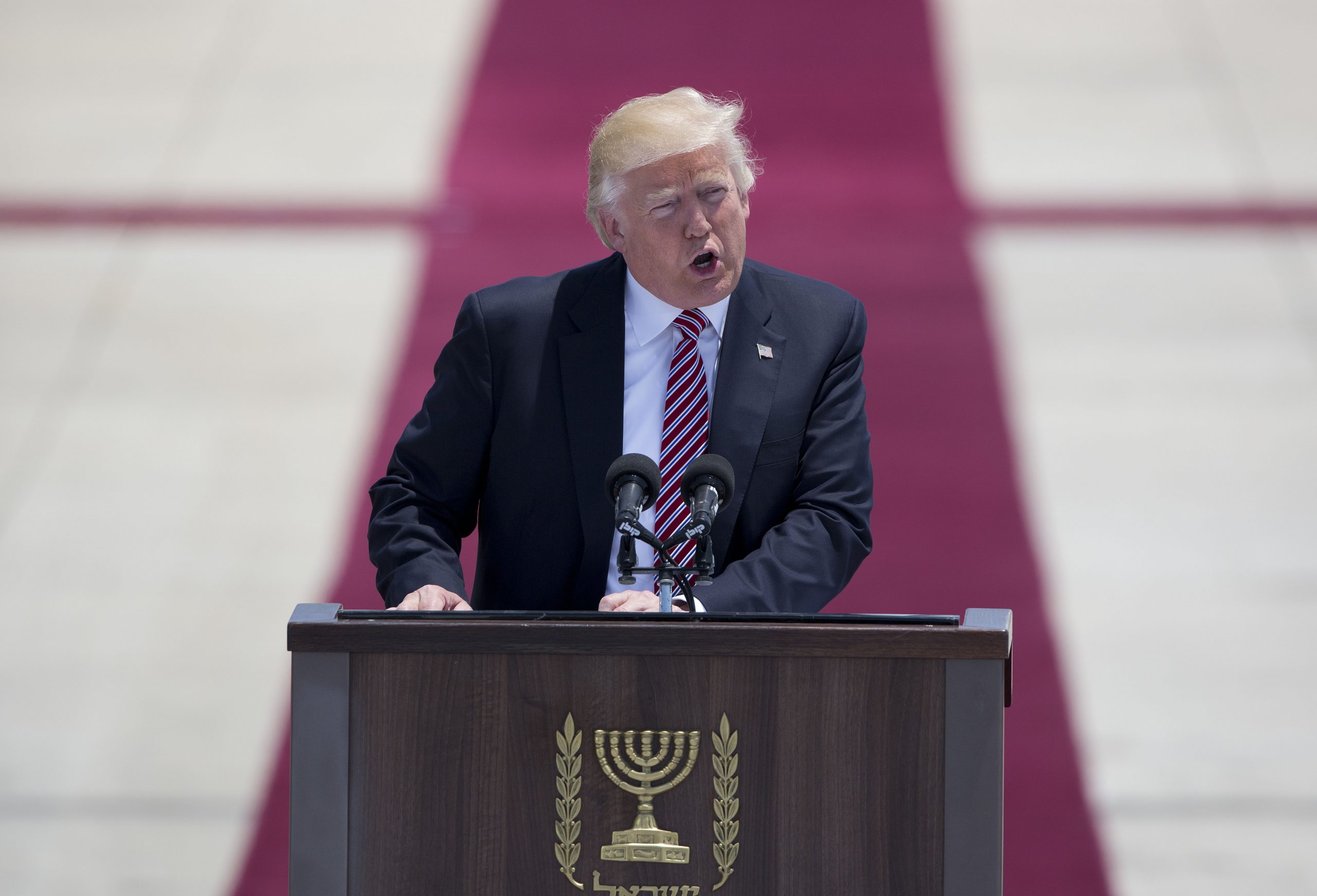 Trump calls to cut off tax breaks for illegal immigrants