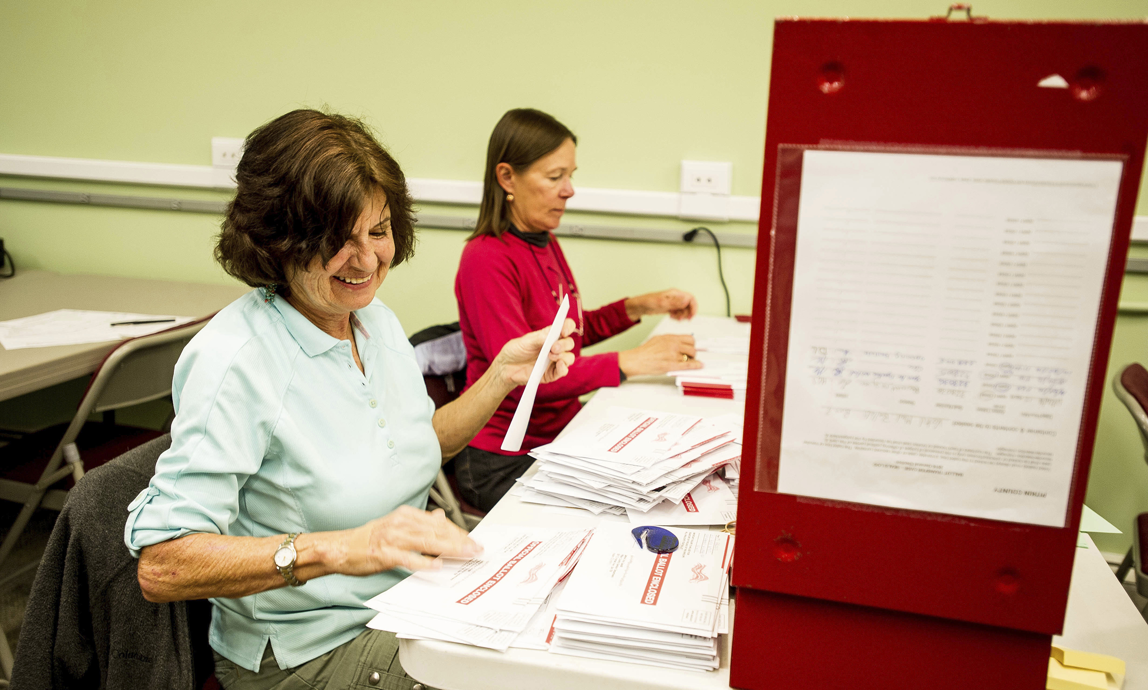 GOP leads early votes cast in battleground Colorado