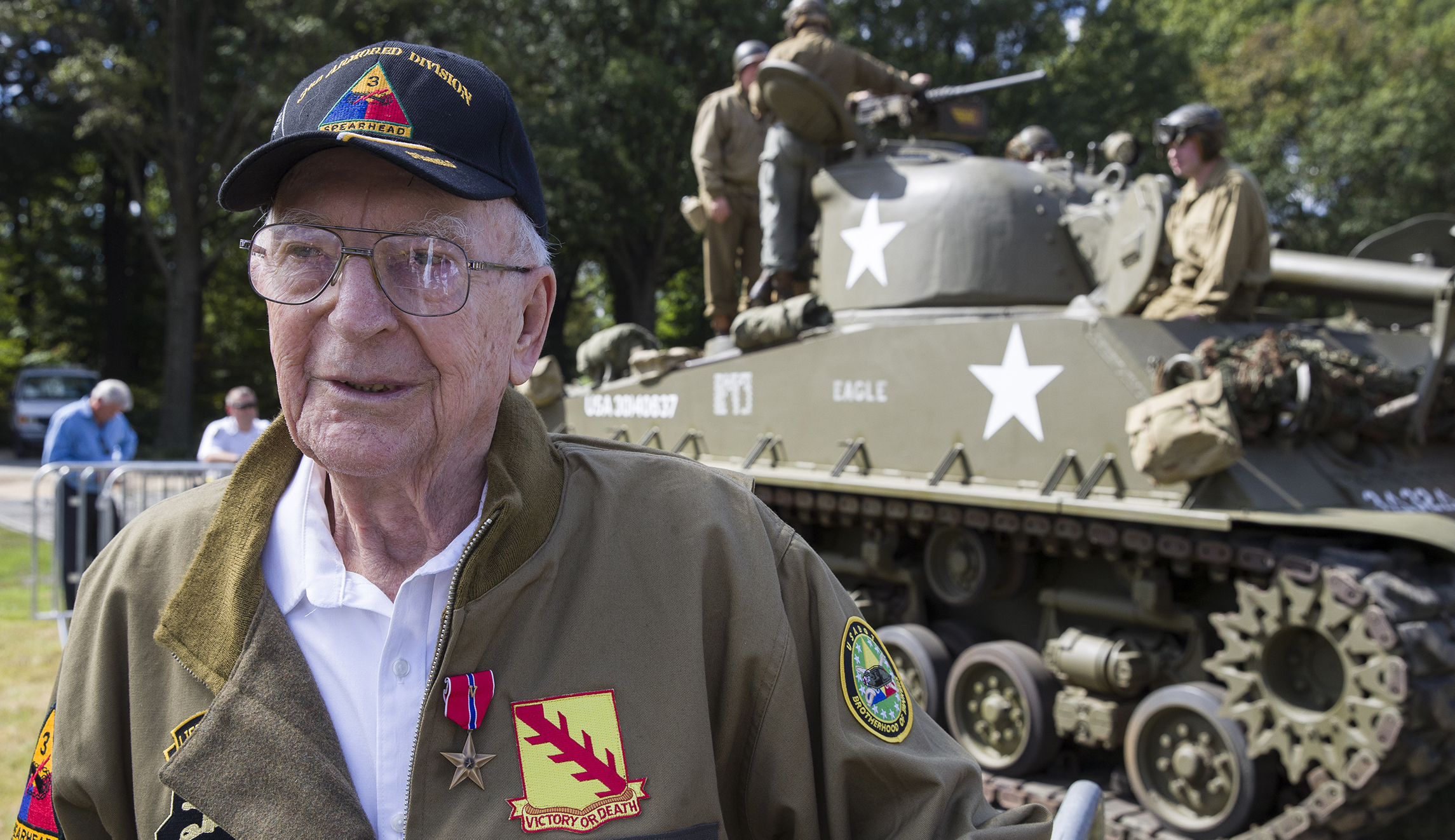 World War II gunner, 95, who took out five German tanks gets Bronze Star he forfeited for 1945 bubblegum offense