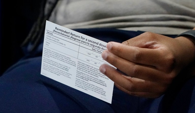 Chicago pharmacist accused of selling COVID-19 vaccination cards online