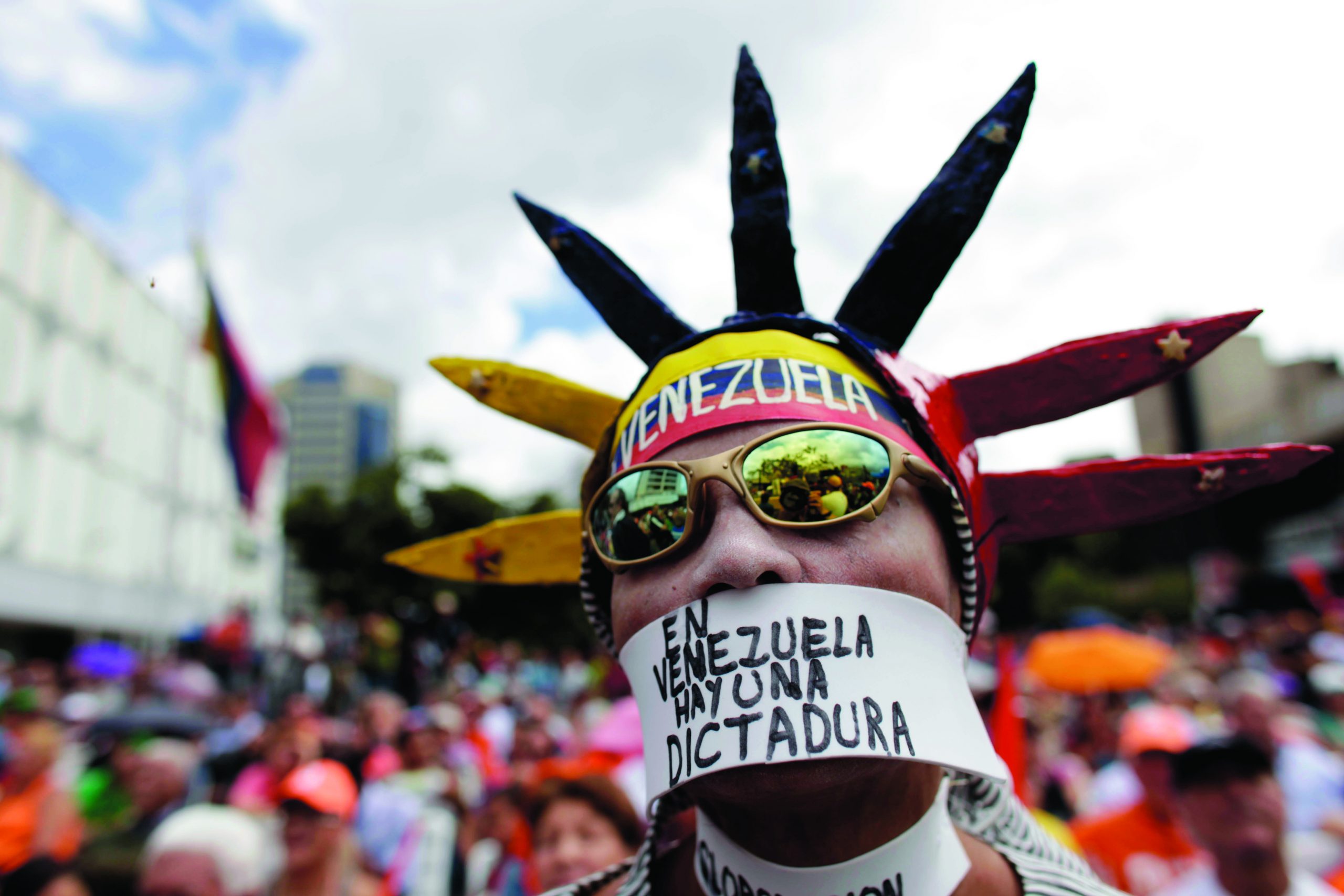 Hugo Chavez opponents to challenge Venezuela ruling