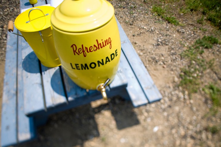 Texas authorities made clear that lemonade stands are out of the question without a permit on Monday when police shut down two girls' venture into selling the refreshing drink. (iStock)