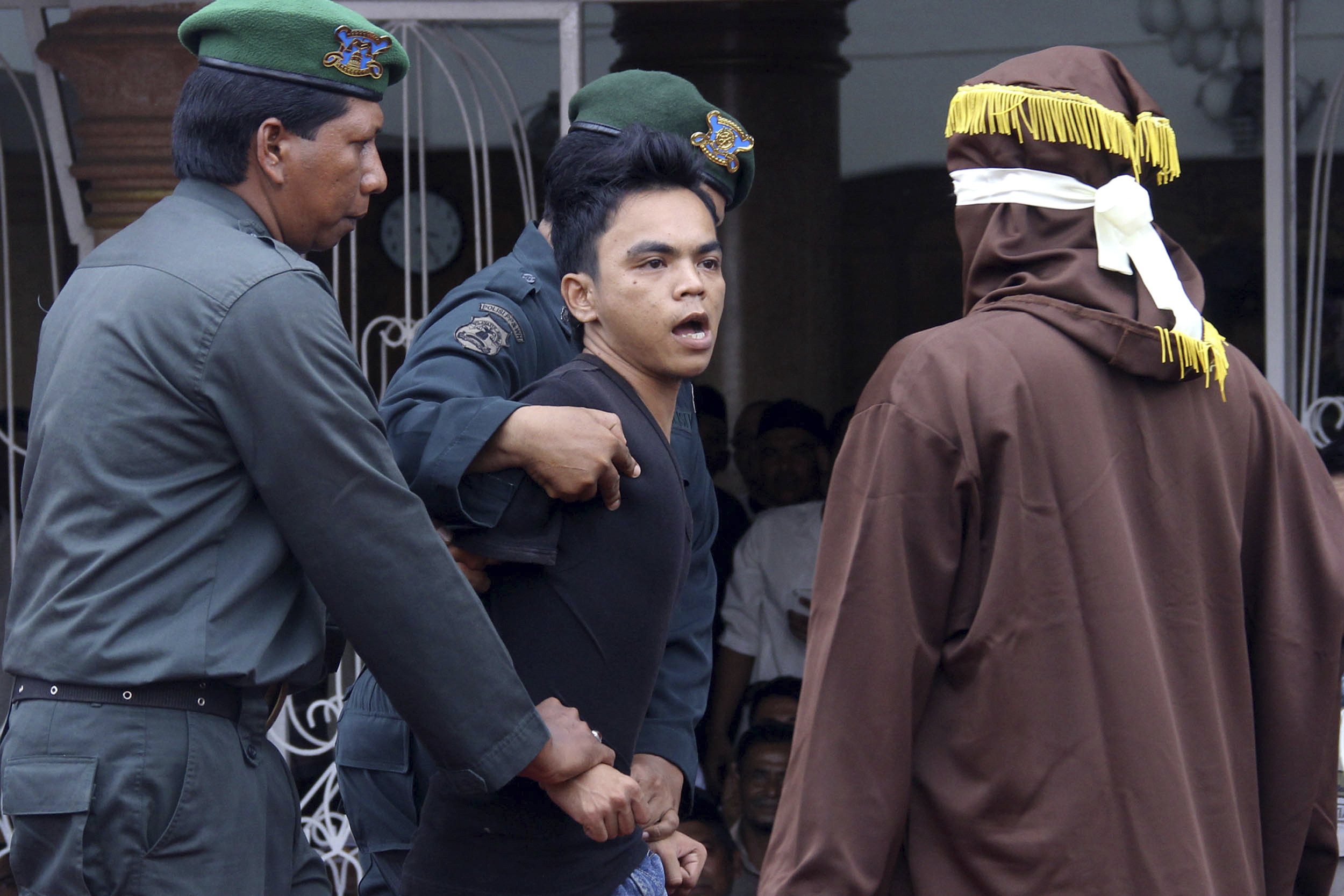 8 gamblers caned in Indonesia’s Aceh province