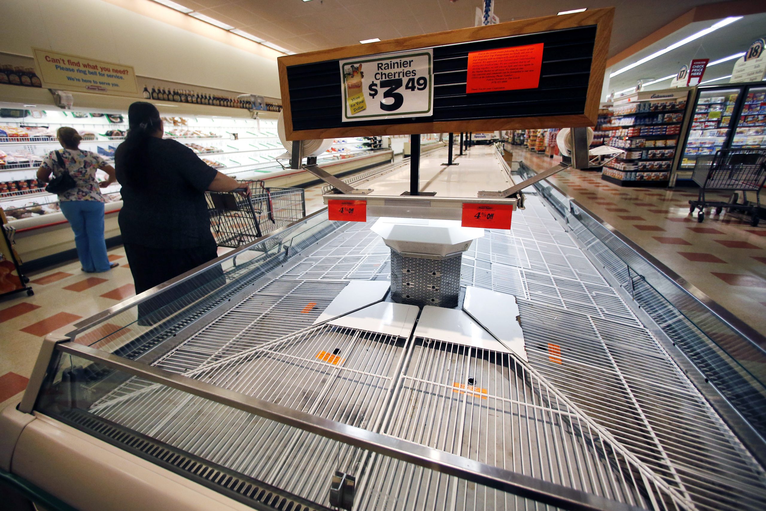 Family feud sparks revolt at grocery store chain