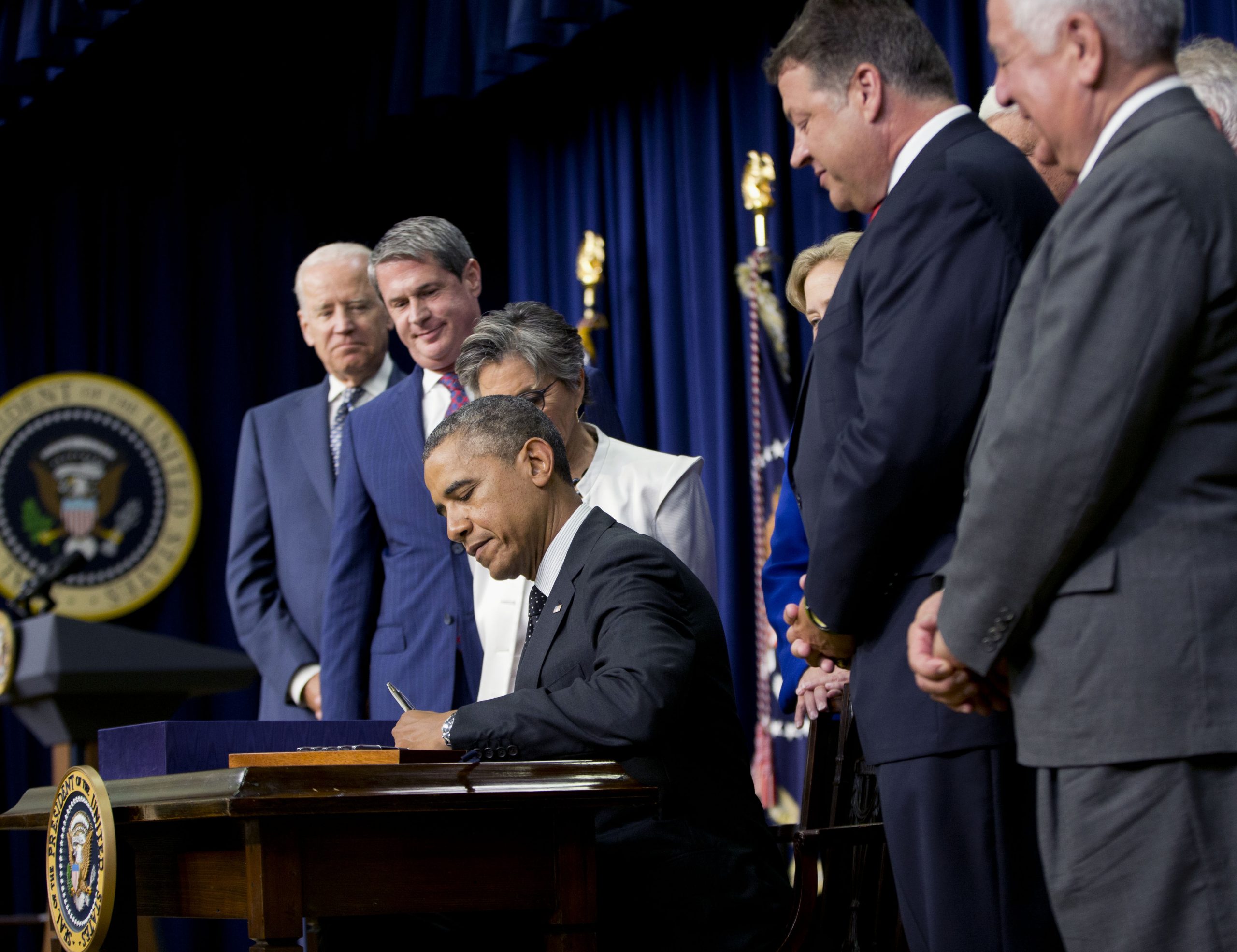 Obama signs $12.3 billion water projects bill