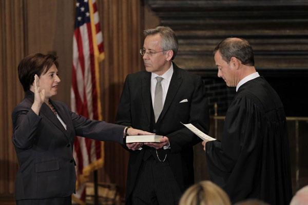 Roberts defends Kagan, Thomas from recusal calls