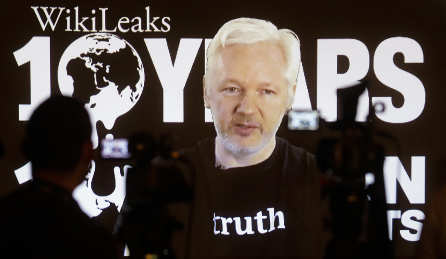 Assange claims Hillary Clinton ‘pushing’ for a Pence takeover