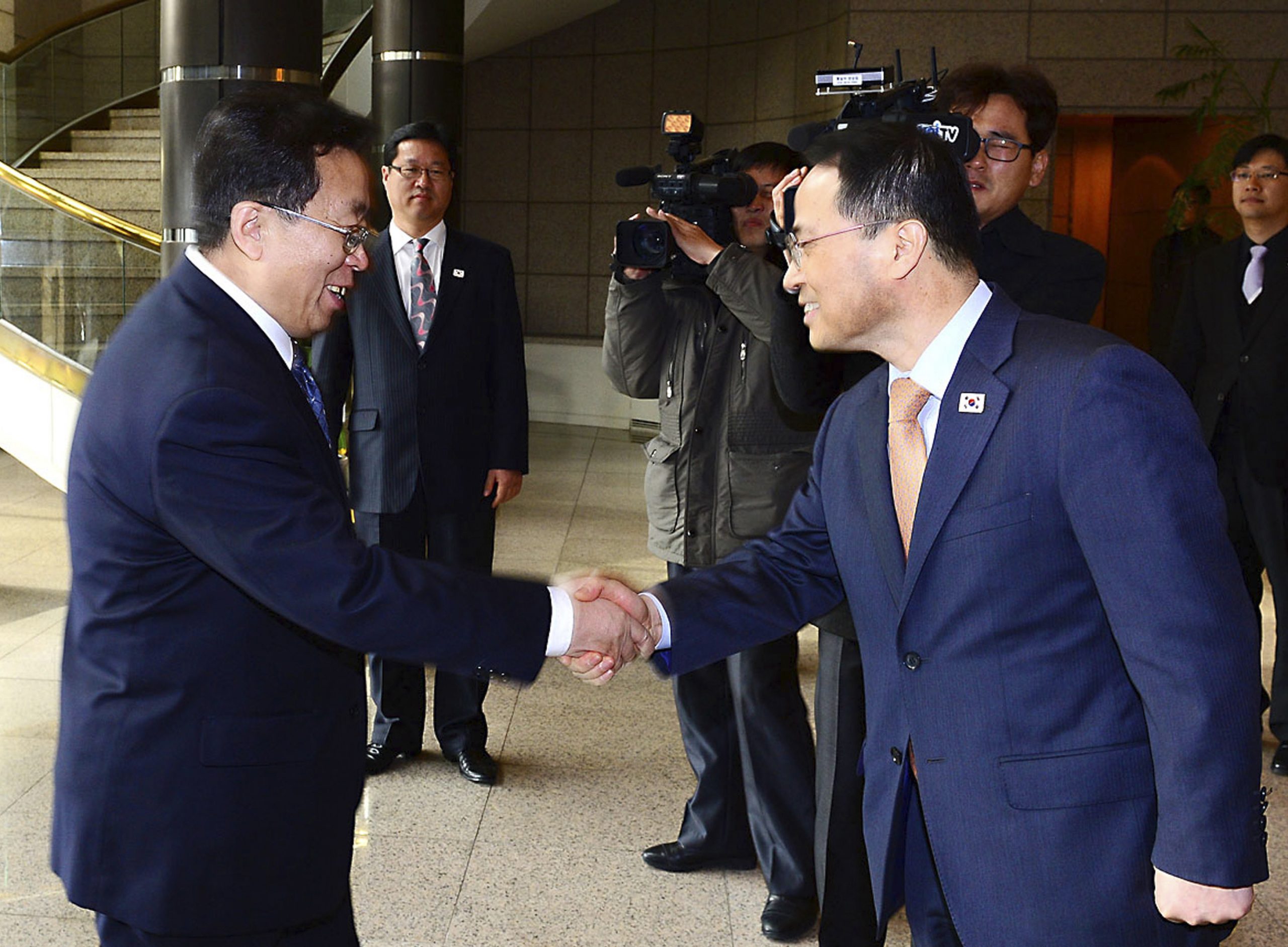 Koreas agree to hold family reunions as planned