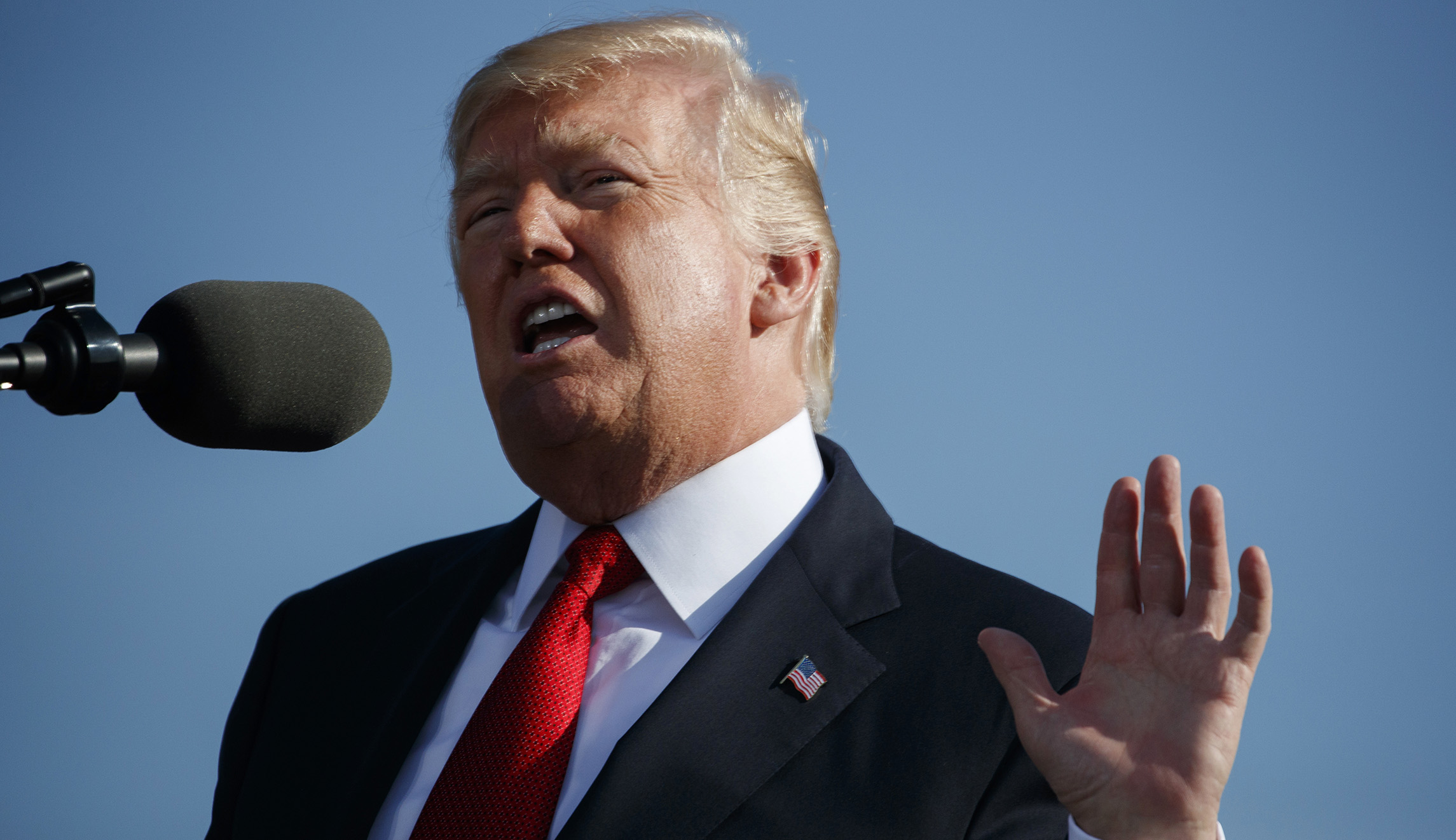 Trump ends two-week tweet streak of not criticizing the media