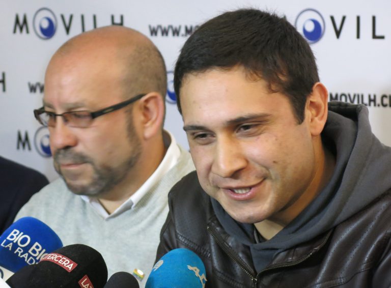 Mauricio Ruiz, 24, sailor of the Chilean Navy, right, comes out publicly as gay during a press conference in Santiago, Chile, Wednesday 27, 2014. Ruiz who was accompanied by Rolando Jimenez, left, president of the Homosexual Liberation and Integration Movement, is the first member of the Chilean armed forces ever to come out publicly as gay with the approval of the High Command of the Chilean navy. (AP Photo/Eva Vergara)