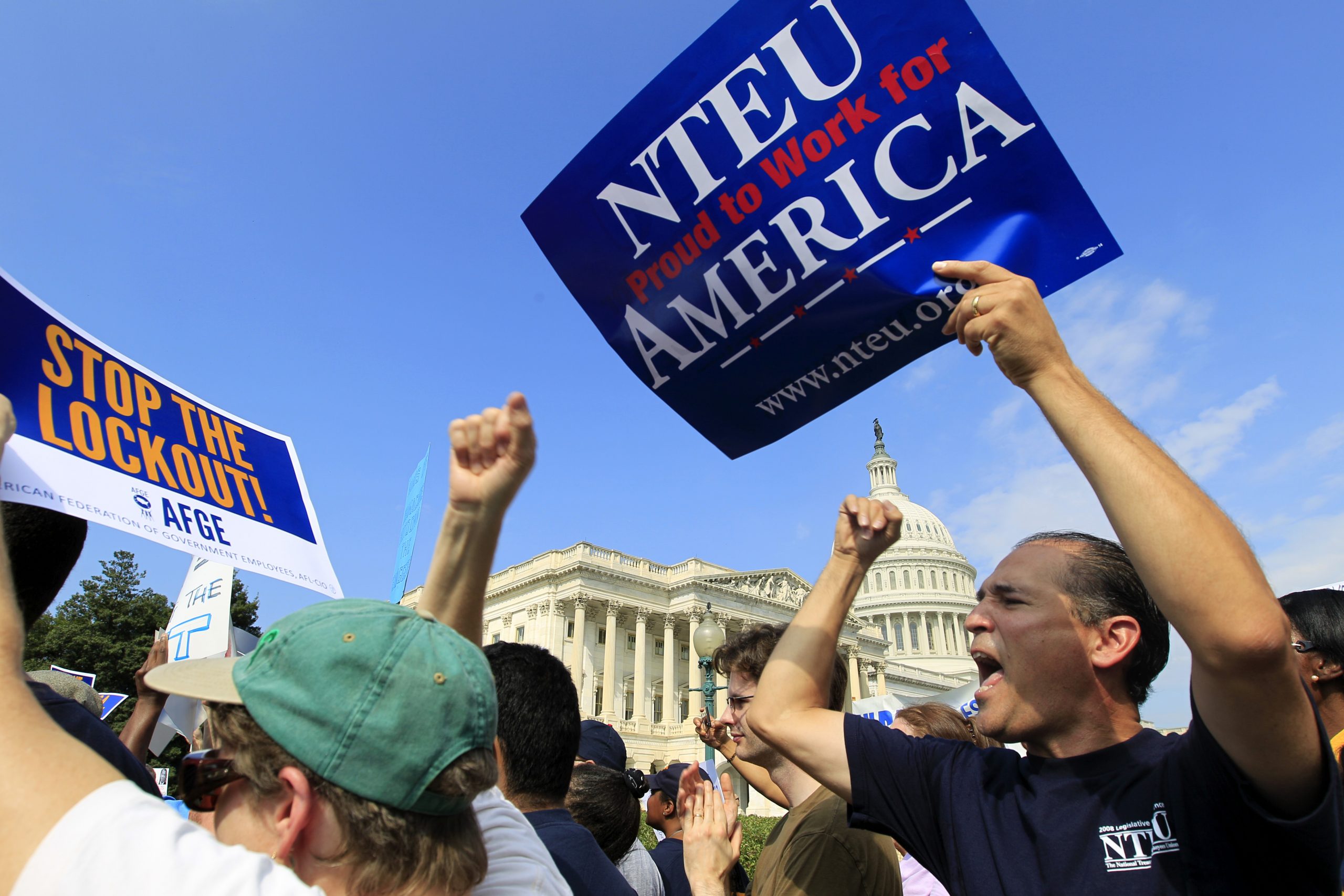 Park rangers, cancer researchers can’t work during shutdown, but union reps can?