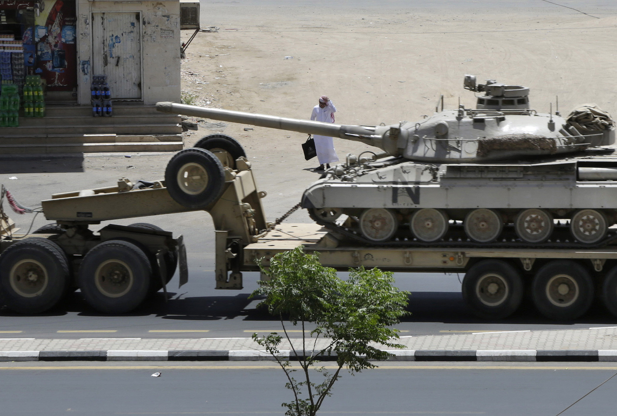 Bipartisan coalition calls on Obama administration to halt tank sale to Saudi Arabia