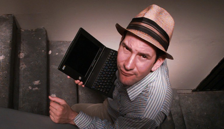 Matt Drudge carries a laptop computer as he walks up the stairs at his Hollywood-area apartment in Los Angeles June 18, 1997.
