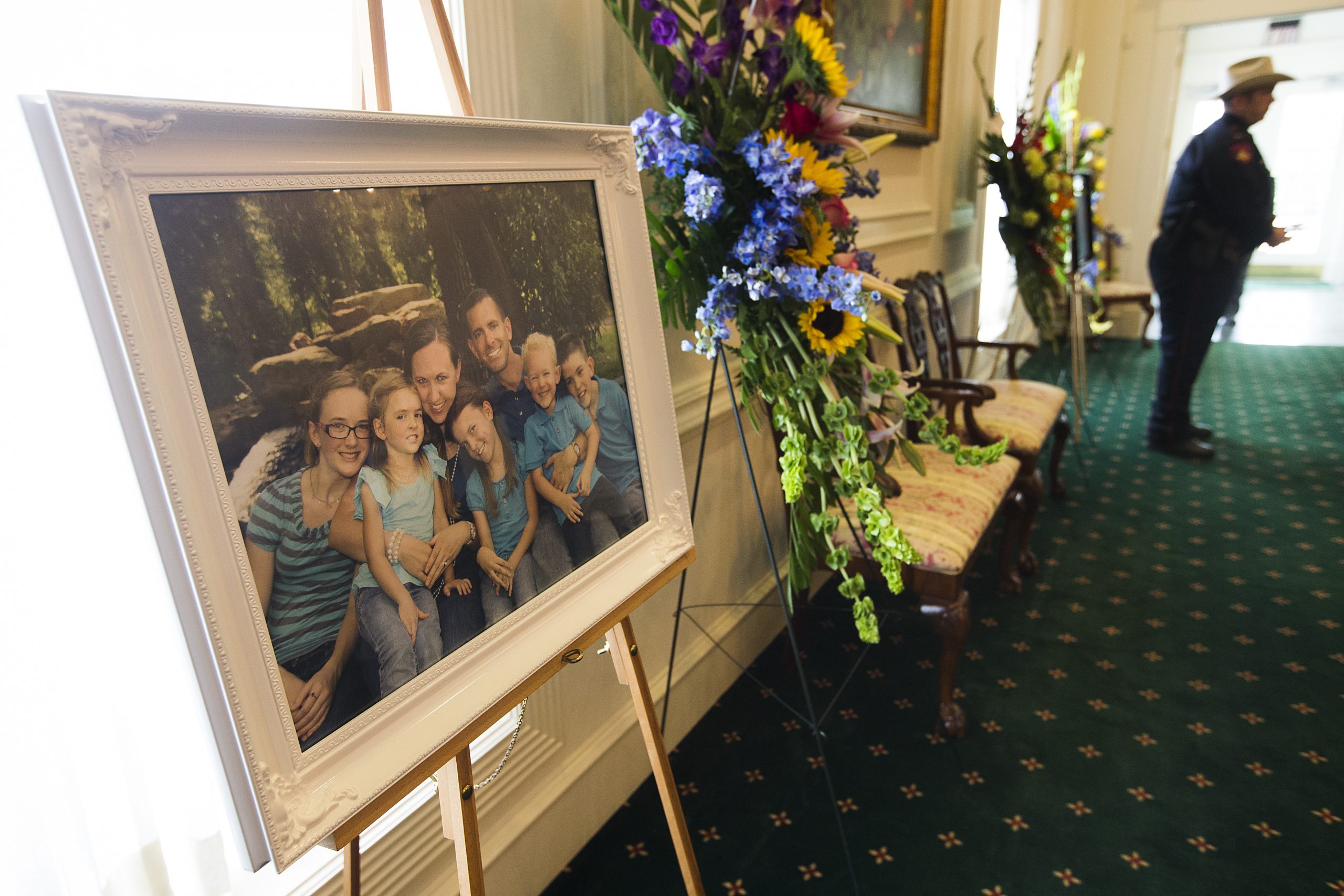Services begin for family of 6 slain last week