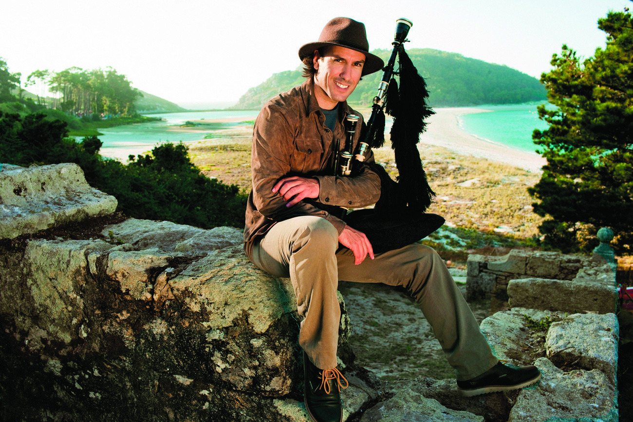 The Spanish piper of joy and energy