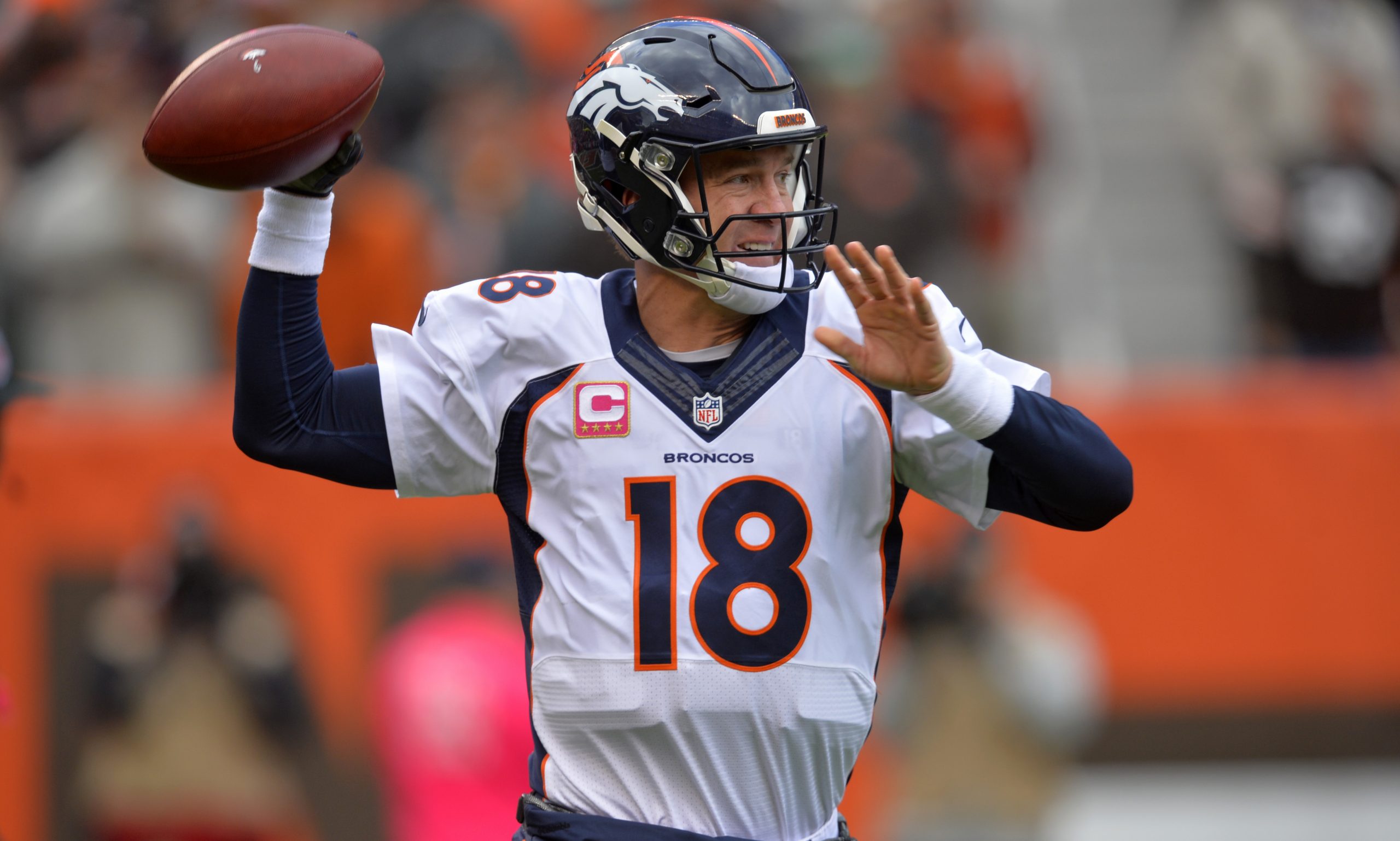 Peyton Manning throws money into Jeb’s campaign
