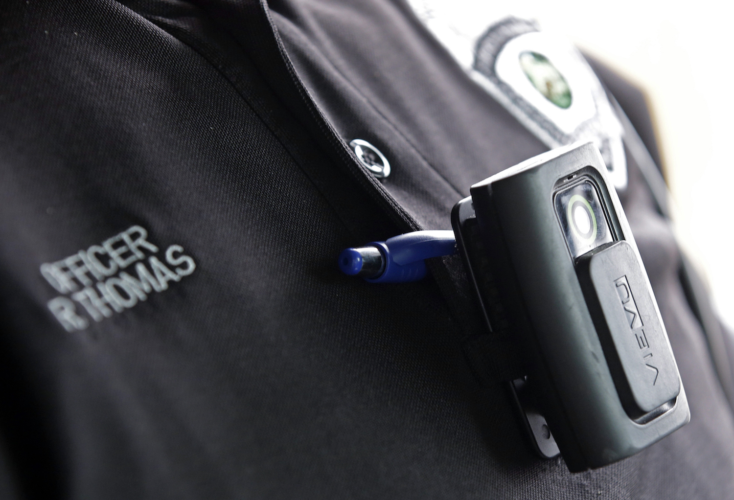 Democrats demand body cameras on deportation officers