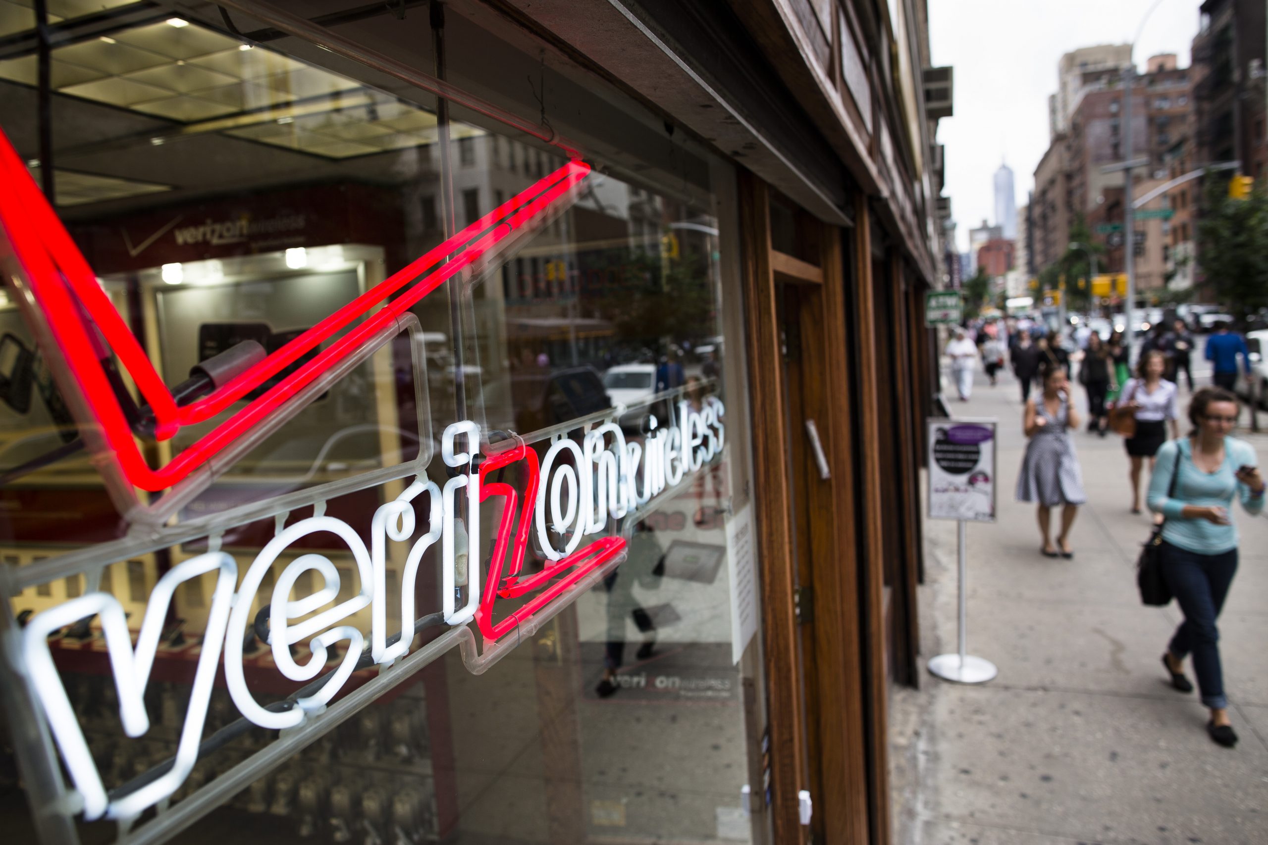 Verizon reports higher 3Q net income, revenue