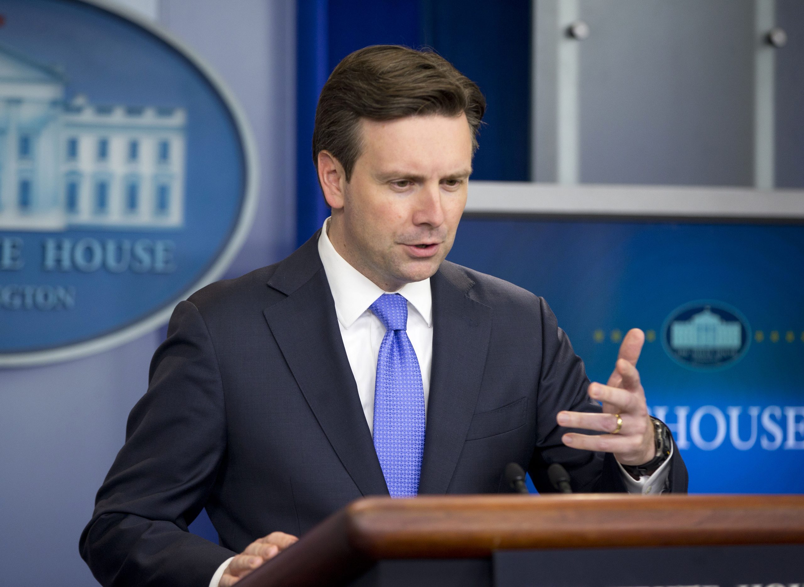 White House downplays Biden focus on Clinton vulnerability