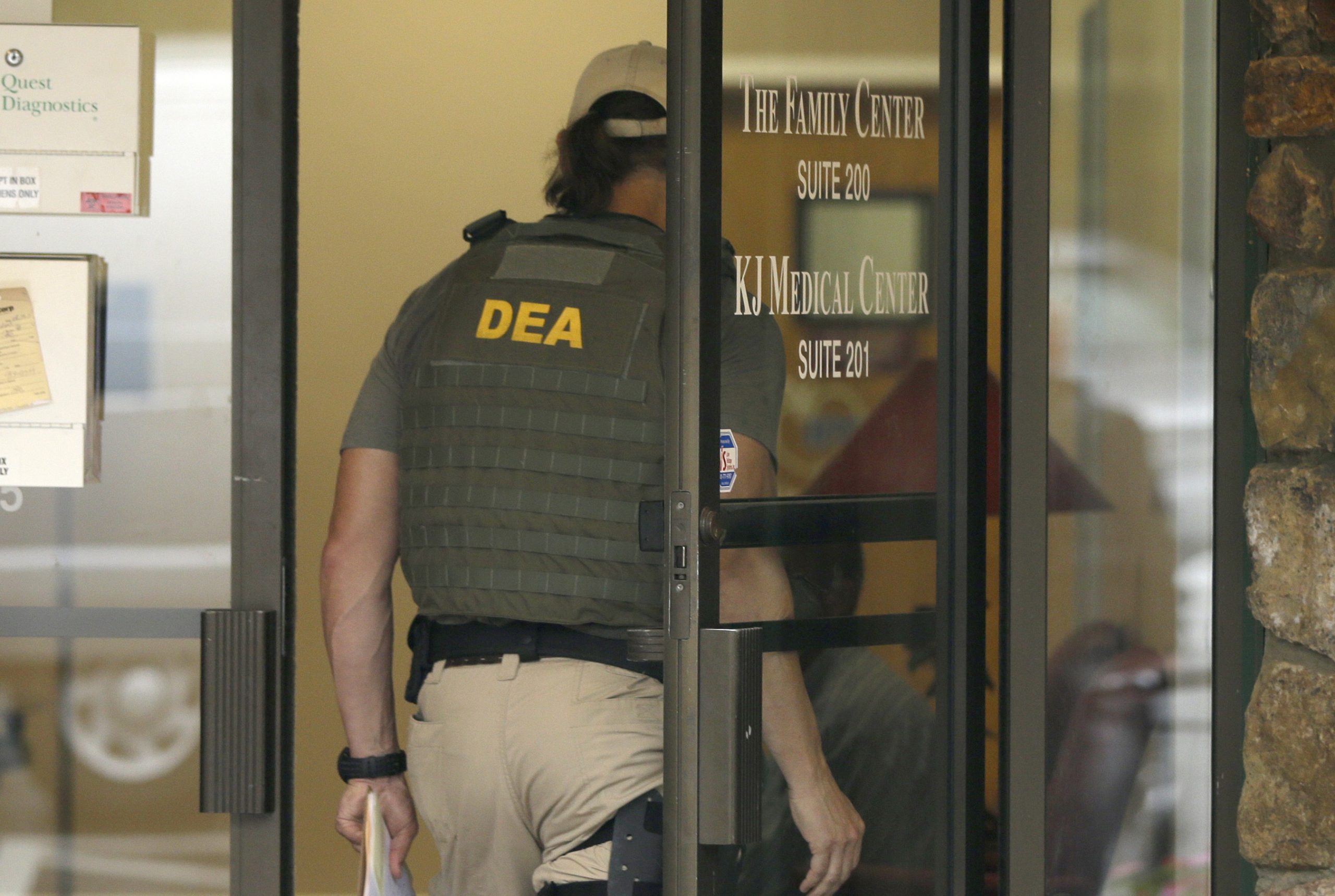 Report: DEA wrote own rules for drug informants