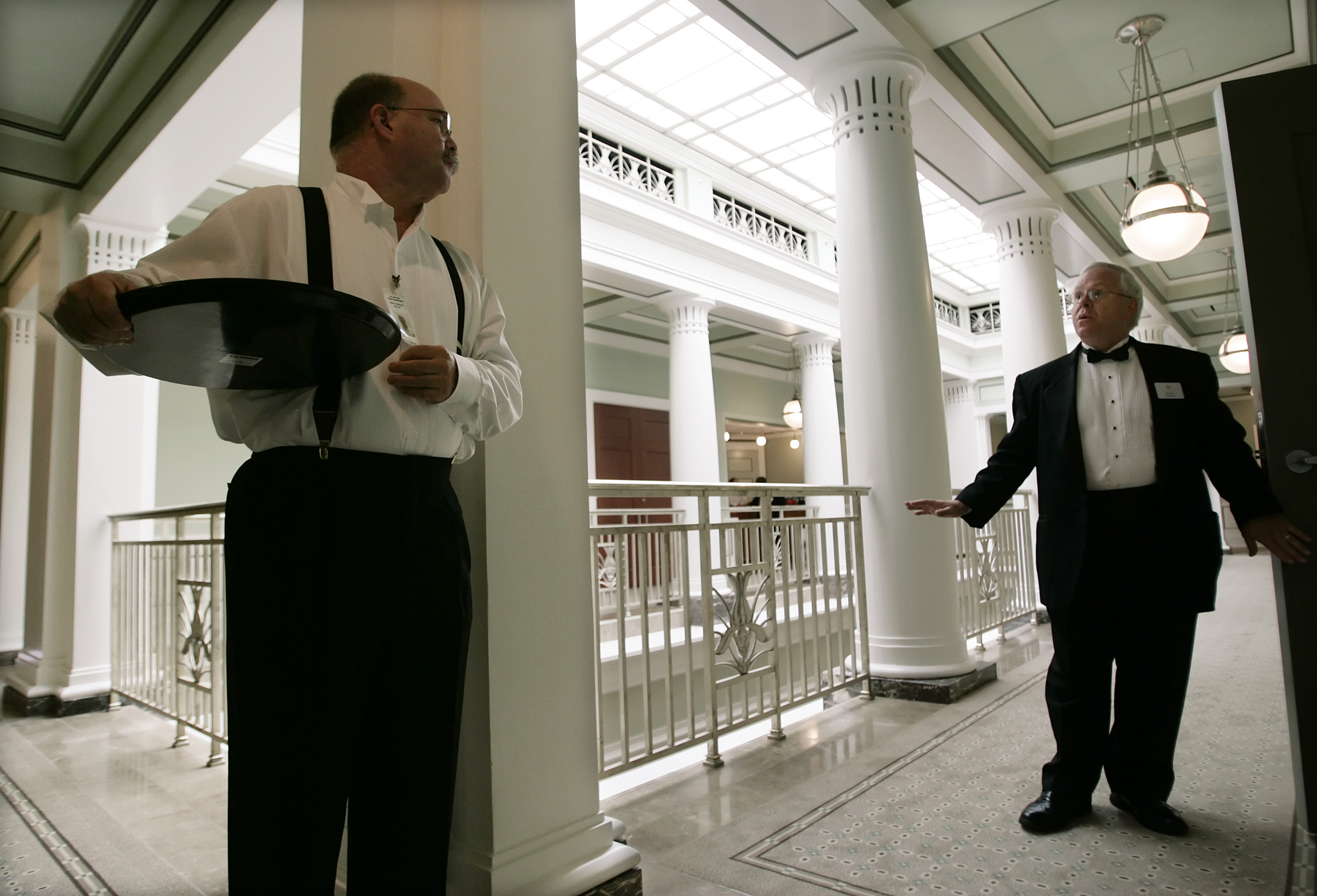 Feds sue union over access to contracts